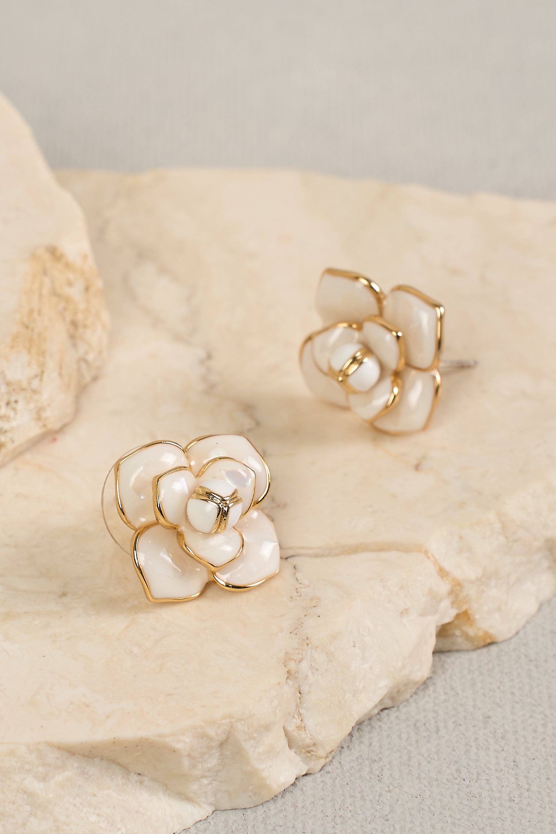 Floral Stud Earrings for Women - Dainty White Flower Earrings for Everyday Wear | Perfect Gift for Her, Birthday, Anniversary, Wedding