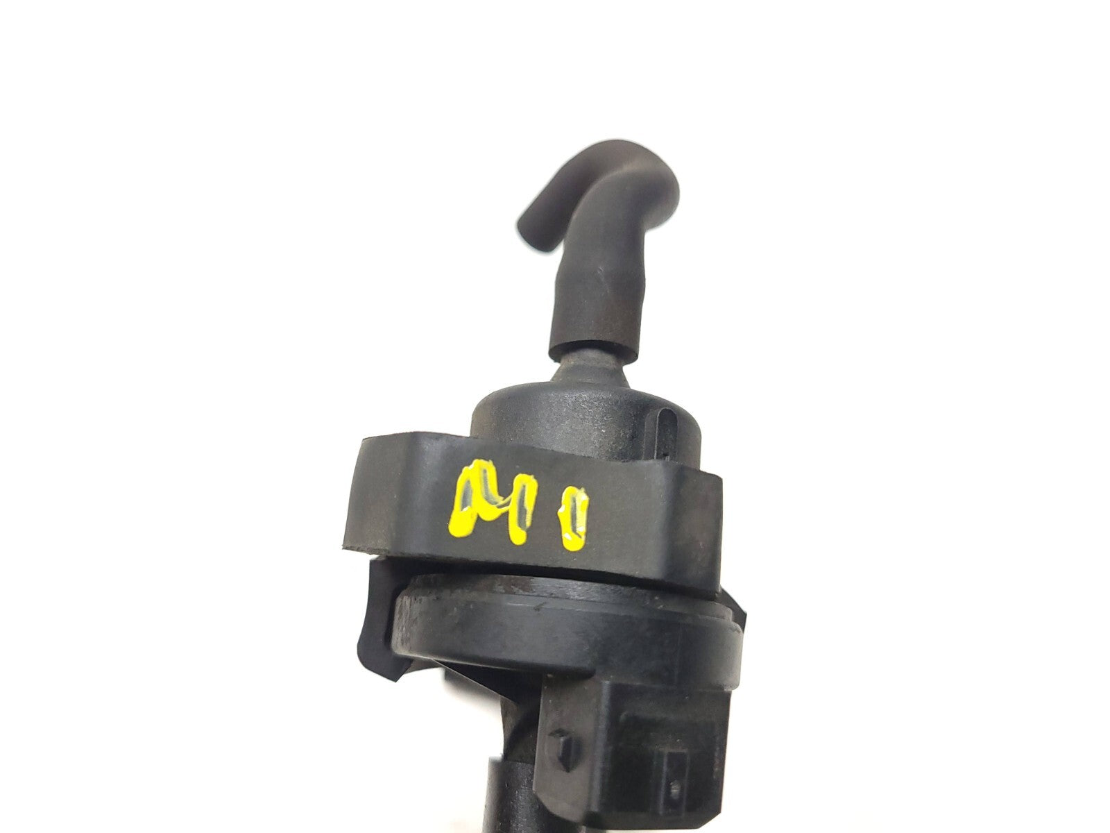 Genuine OEM BMW K1200R K1200 Fuel Tank Breather Valve 1734443 - Perfect for Motorcycle Maintenance & Performance Upgrades