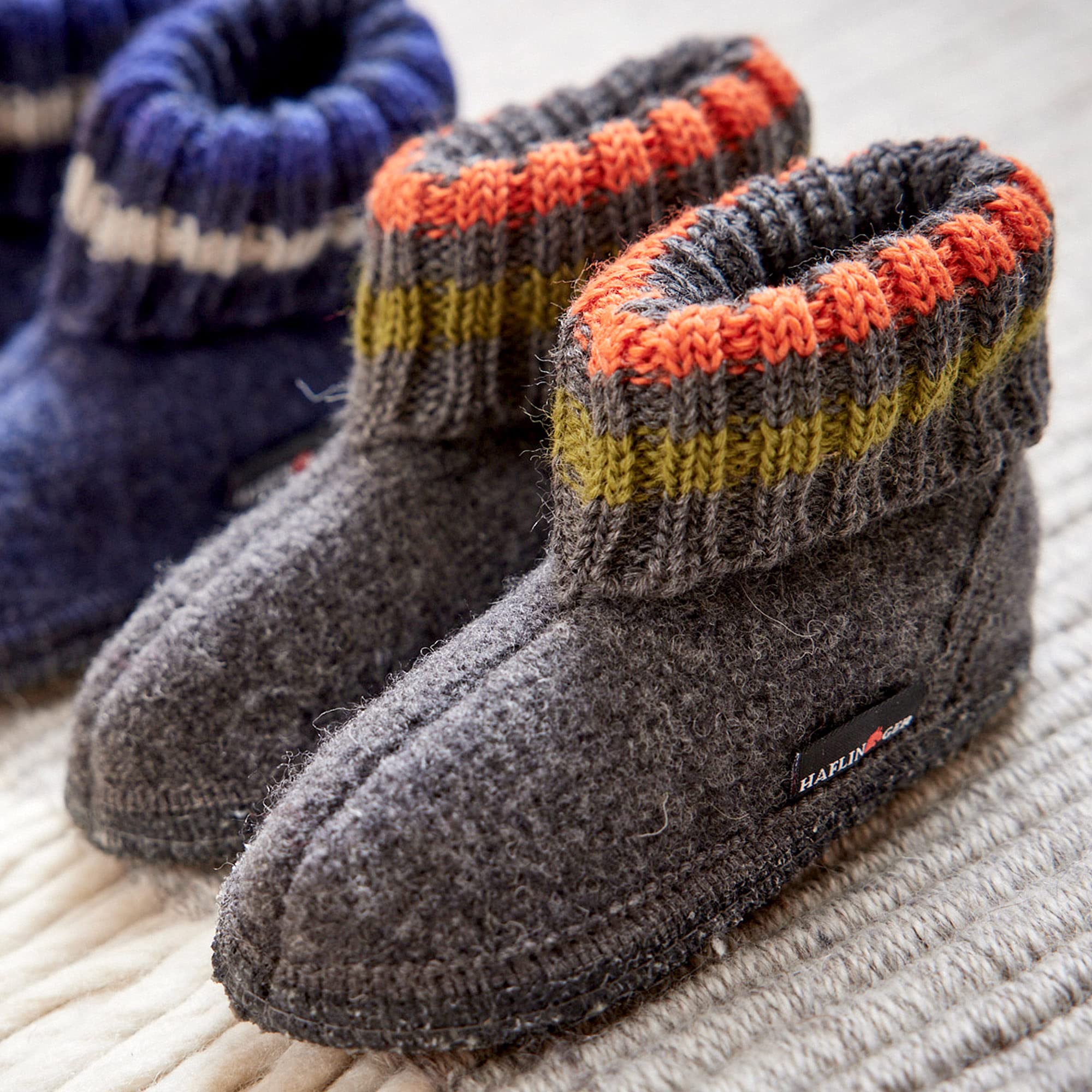HAFLINGER 631051 Paul Wool Slippers for Men & Women - Anthracite Gray Size 50 - Cozy Indoor House Shoes for Home, Spa & Relaxation