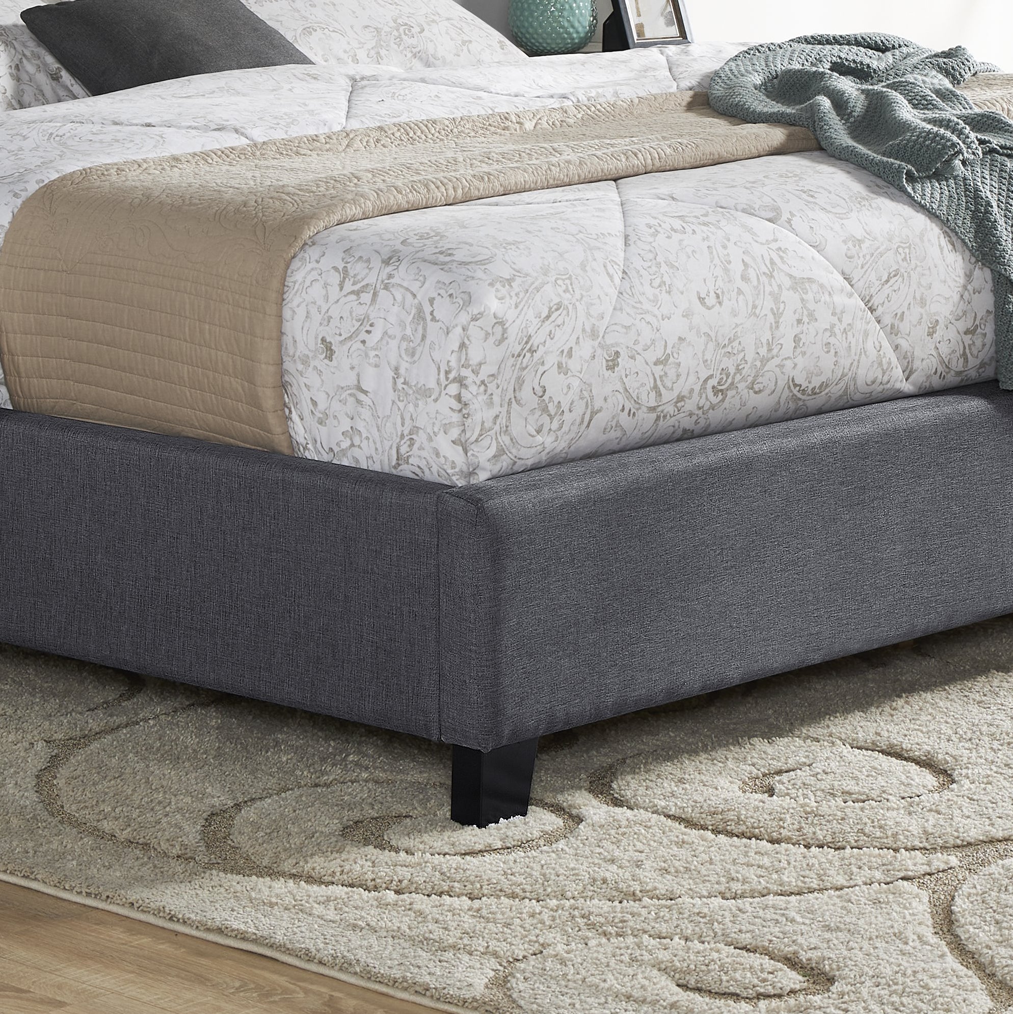 Roundhill Furniture Belize 3-Piece Upholstered Bedroom Set - Tufted Wingback Bed with 2 Nightstands for Master Bedroom & Guest Room Decor
