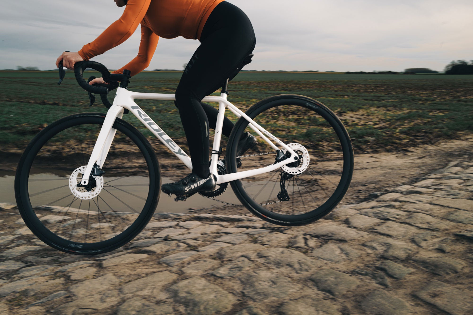 HUNT 30 Carbon Disc Wheelset - Lightweight & Durable Road Bike Wheels for Racing & Performance Cycling | IC442 | Perfect for Road Racing, Triathlons & High-Speed Training