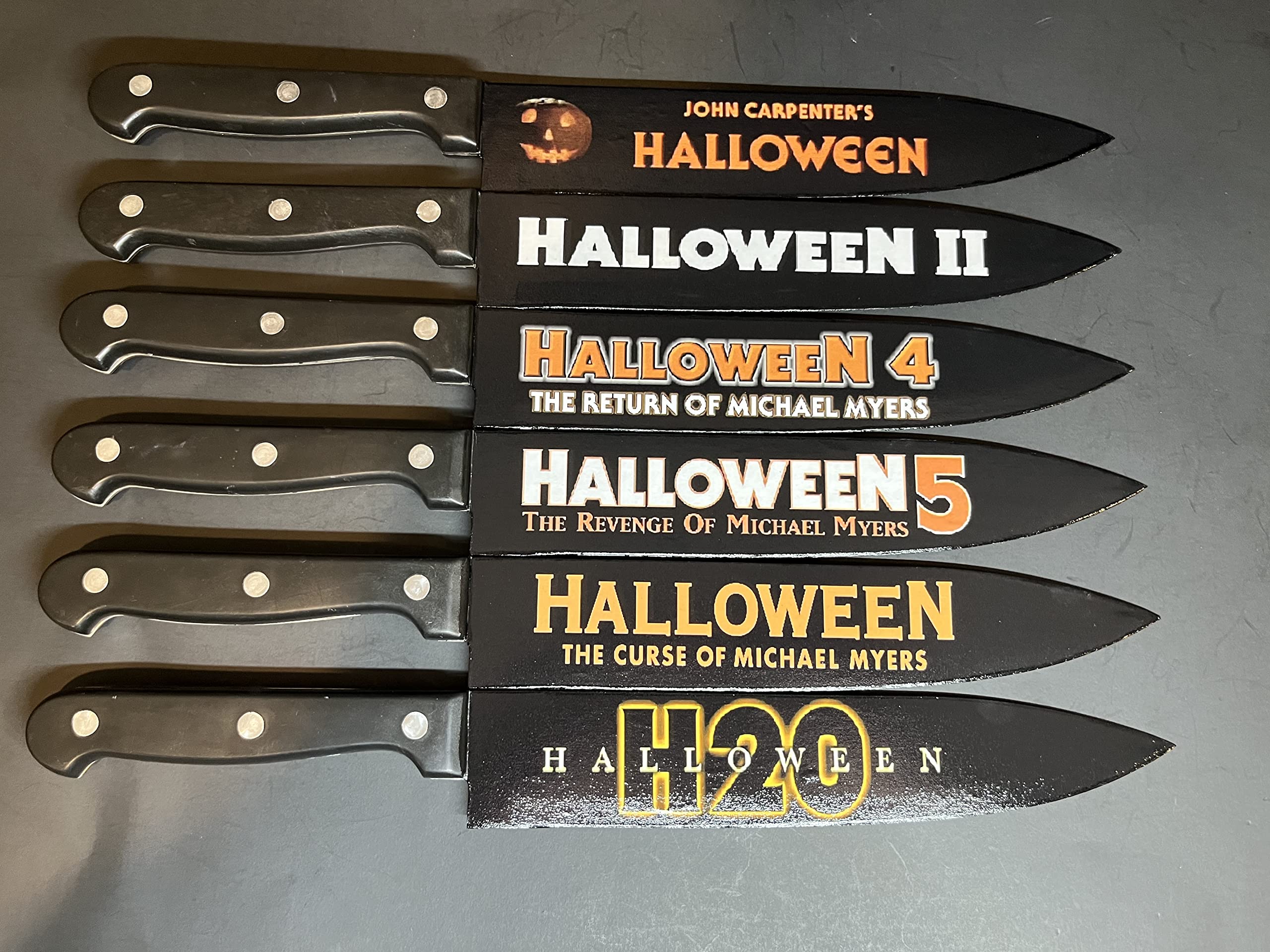Scary Halloween Horror Movie 6-Piece Knife Set - Perfect for Cosplay, Halloween Decorations & Horror Themed Parties