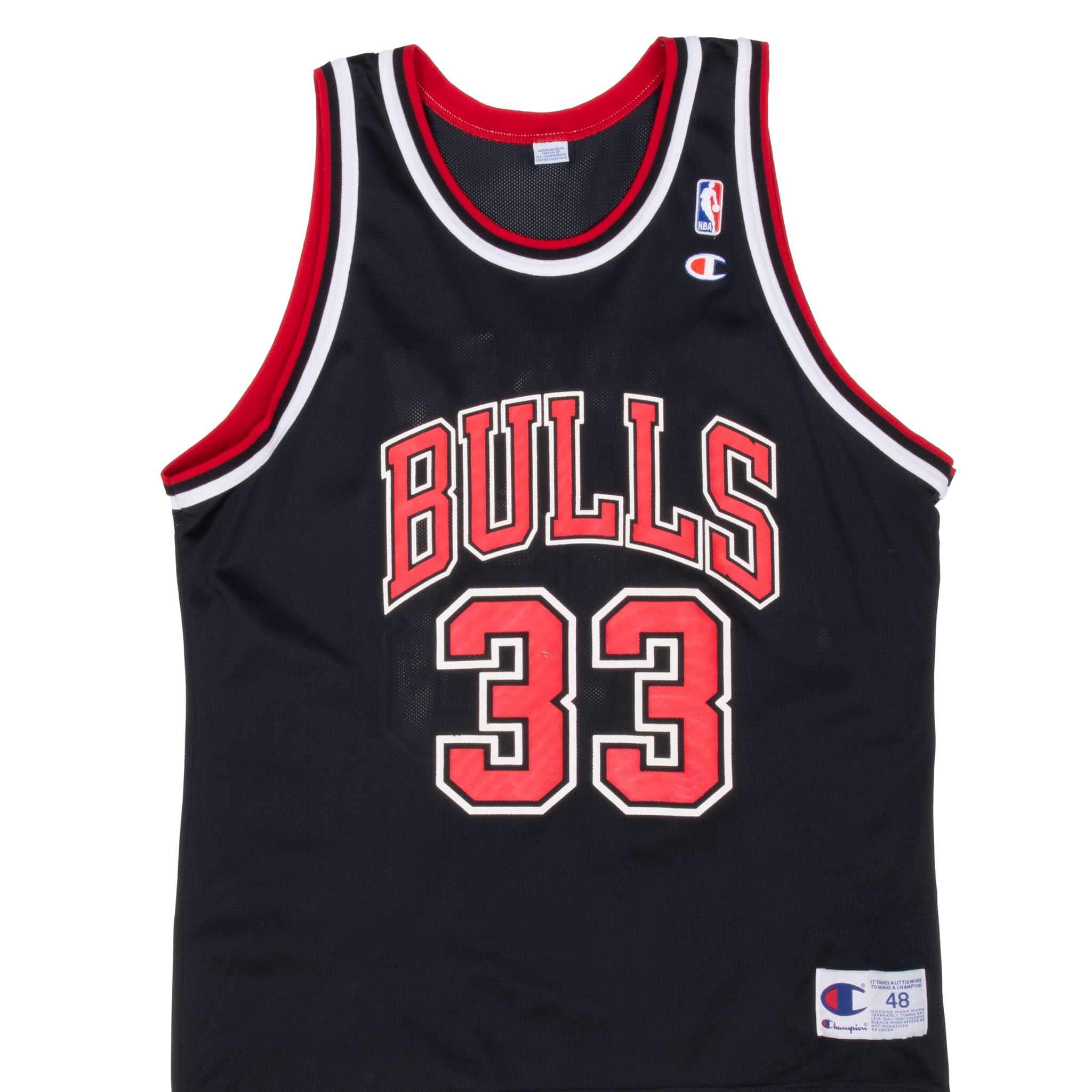 Vintage Champion NBA Chicago Bulls #33 Scottie Pippen 1990s Basketball Jersey XL - Perfect for Sports Fans, Retro Fashion & Game Day Outfits