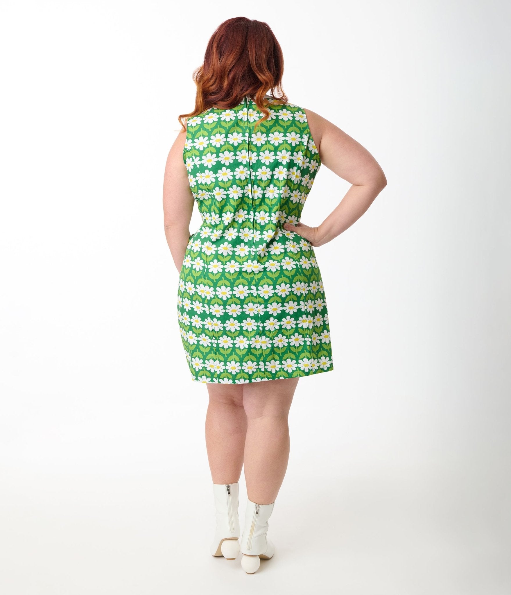 Smak Parlour Plus Size Green Geometric Daisies Mod Shift Dress - Flowy A-Line Summer Dress for Women, Perfect for Casual Outings, Beach Vacations & Boho Style Fashion