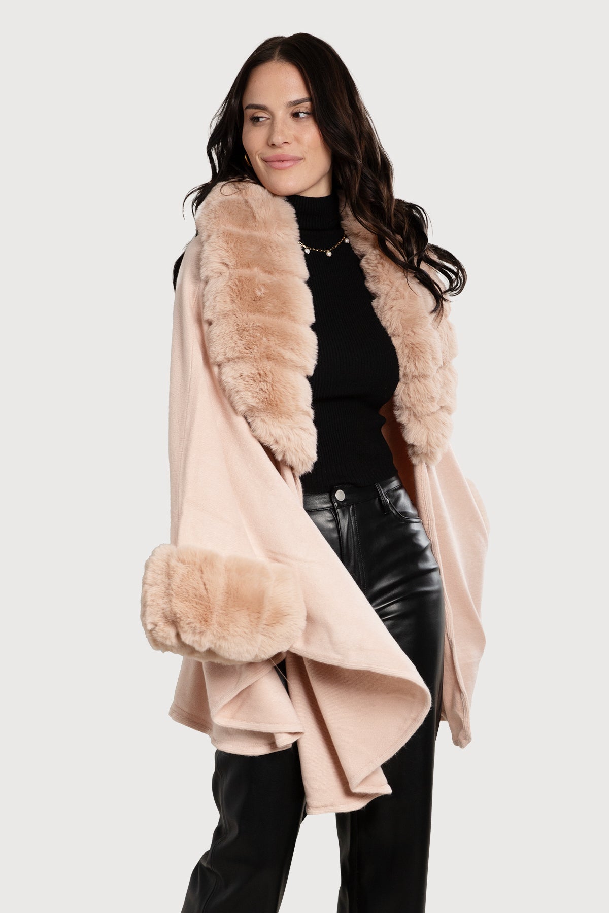 Stylish Kimono with Faux Fur Trim - Elegant Loungewear & Home Wear for Women | Perfect for Relaxing, Spa Days & Cozy Evenings