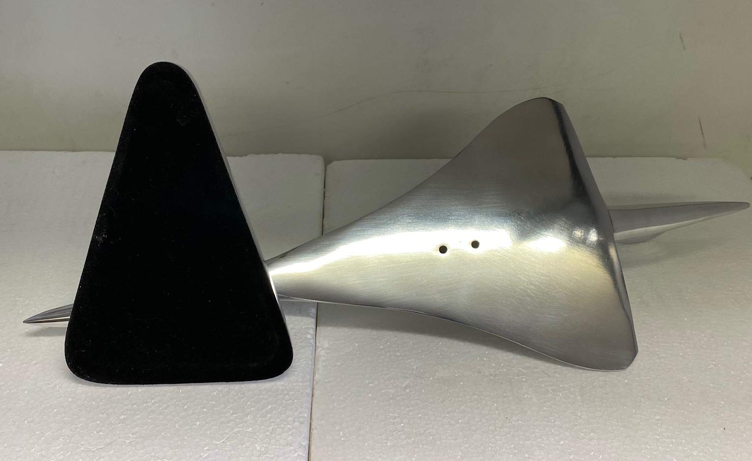 Concorde Supersonic Passenger Jet Airplane - 1:200 Scale Aluminum Alloy Desktop Model for Aviation Enthusiasts, Perfect for Office Decor, Home Display and Collector's Showcase