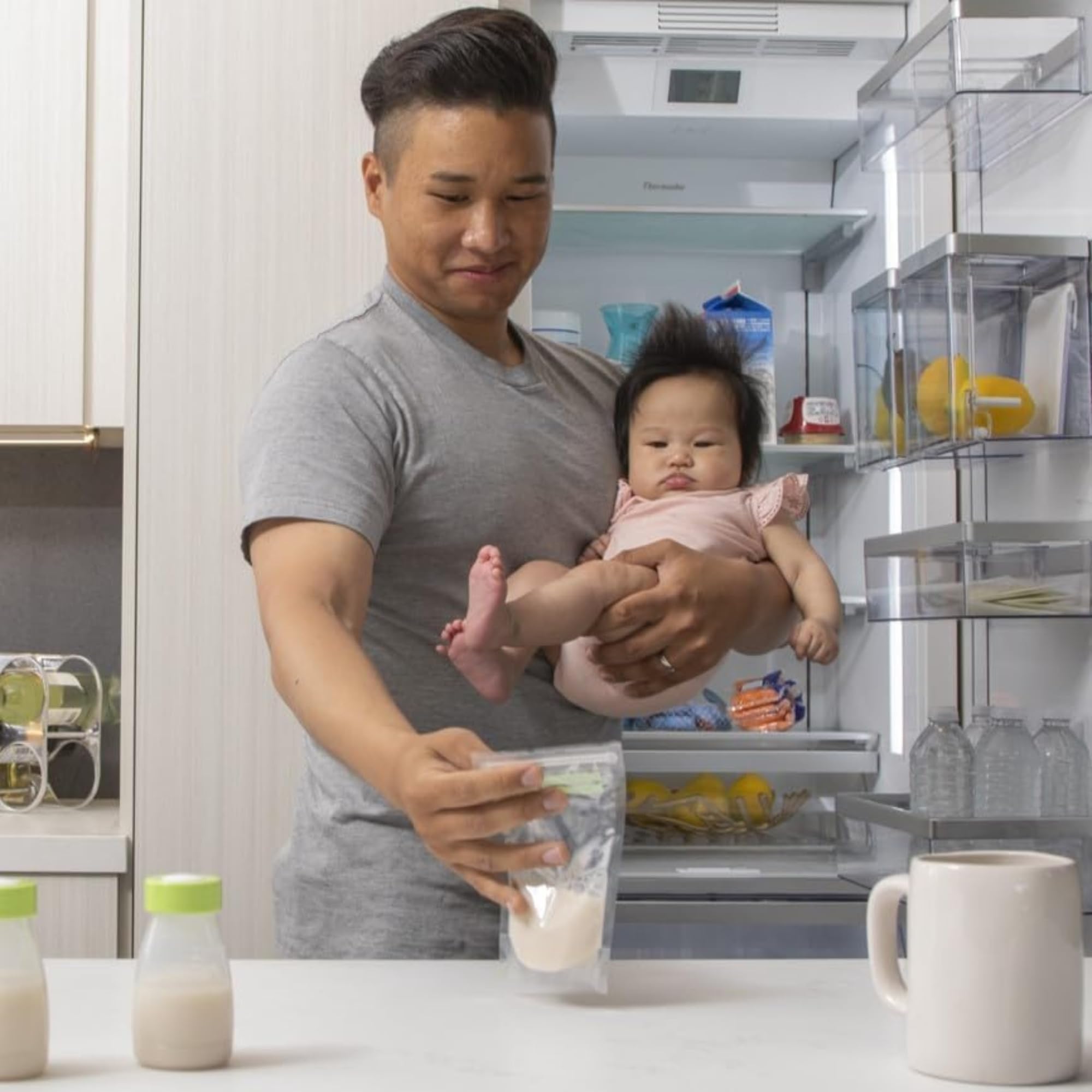 Ardo Easy Store 180ml Breast Milk Storage Bags - 25 Pre-Sterilized Disposable Freezer Bags for Refrigerator & Freezer Storage | BPA-Free, Leak-Proof with Double Zipper | Perfect for Pumping, Storing & Organizing Breast Milk (180ml, 25 Count)