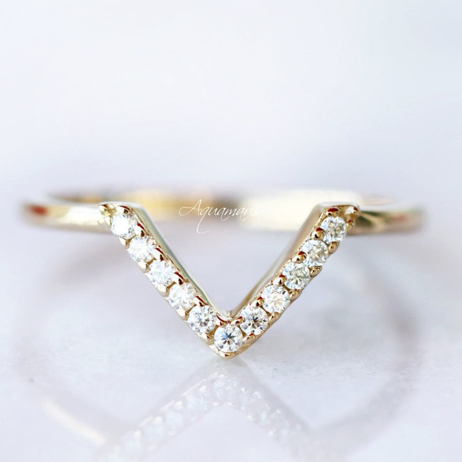 Petite Chevron Natural Diamond or Moissanite Wedding Band - 14K Solid Yellow Gold Ring for Women - Perfect for Engagement, Anniversary, and Bridal Jewelry Gifts