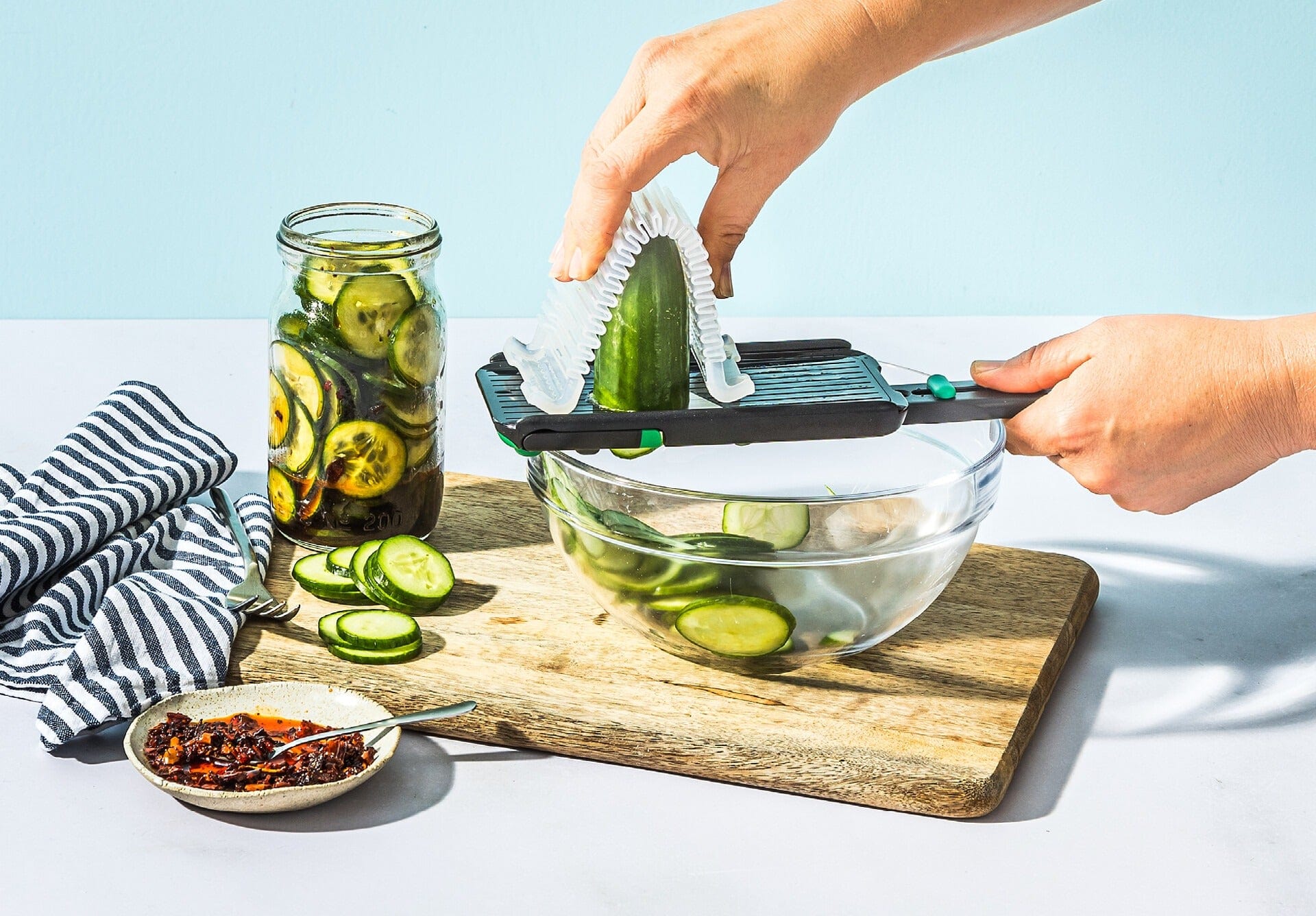 Dreamfarm Nocutu No Cut Mandoline Slicer with Flexible Finger Guard - Safe & Easy Vegetable & Fruit Slicer for Kitchen - Perfect for Salads, Meal Prep & Healthy Cooking (Green)