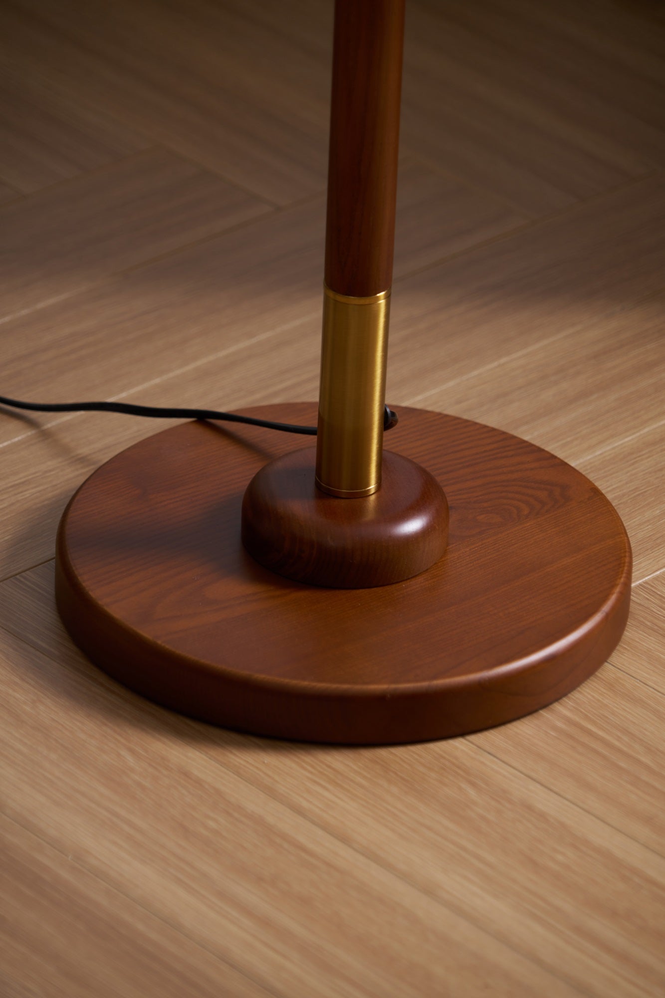 Bellvine Modern Floor Lamp with Adjustable Brightness - Perfect for Living Room, Bedroom, and Office Lighting