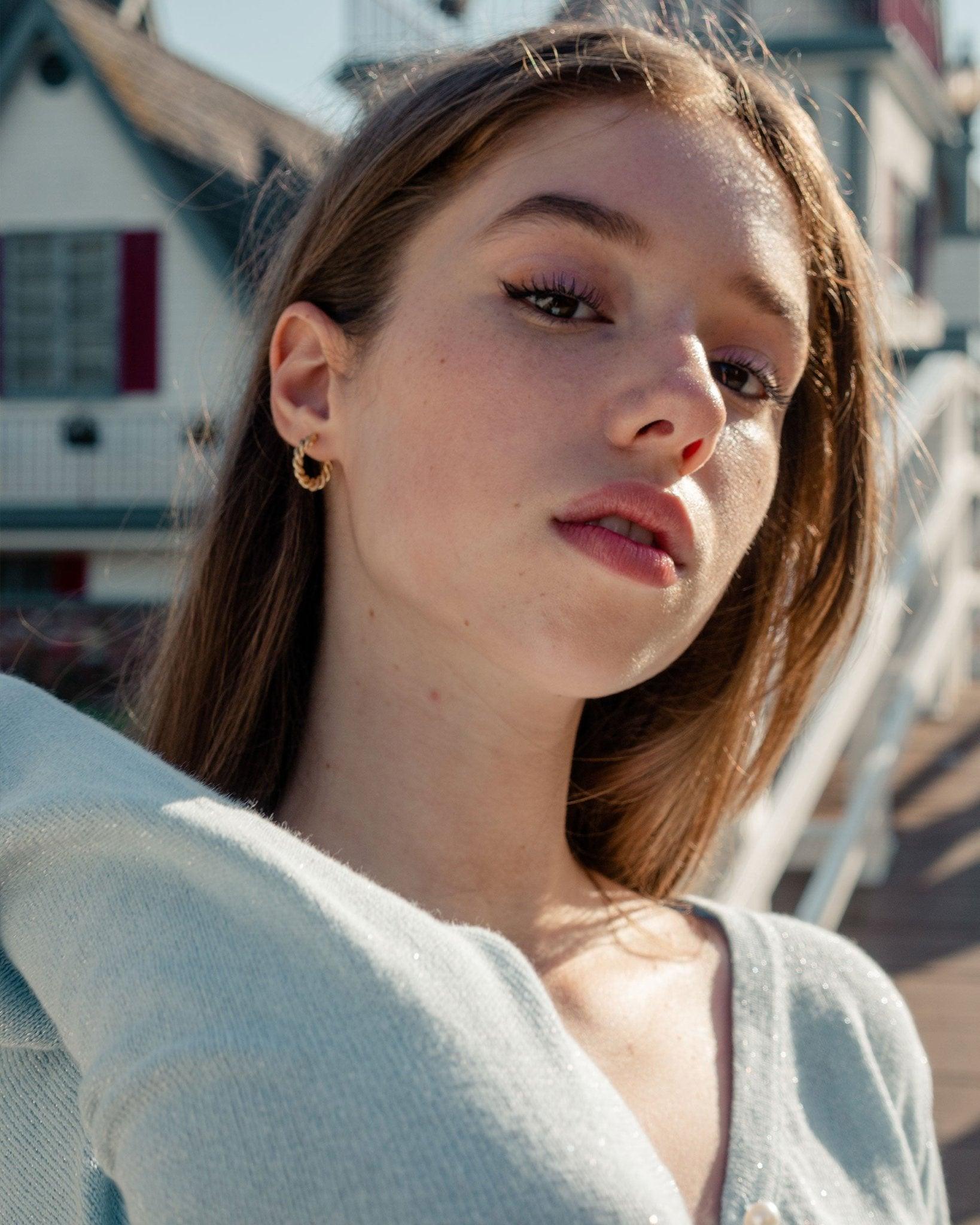 Trendy Mucho Twirl Huggie Hoop Earrings for Women - Perfect for Everyday Wear & Special Occasions