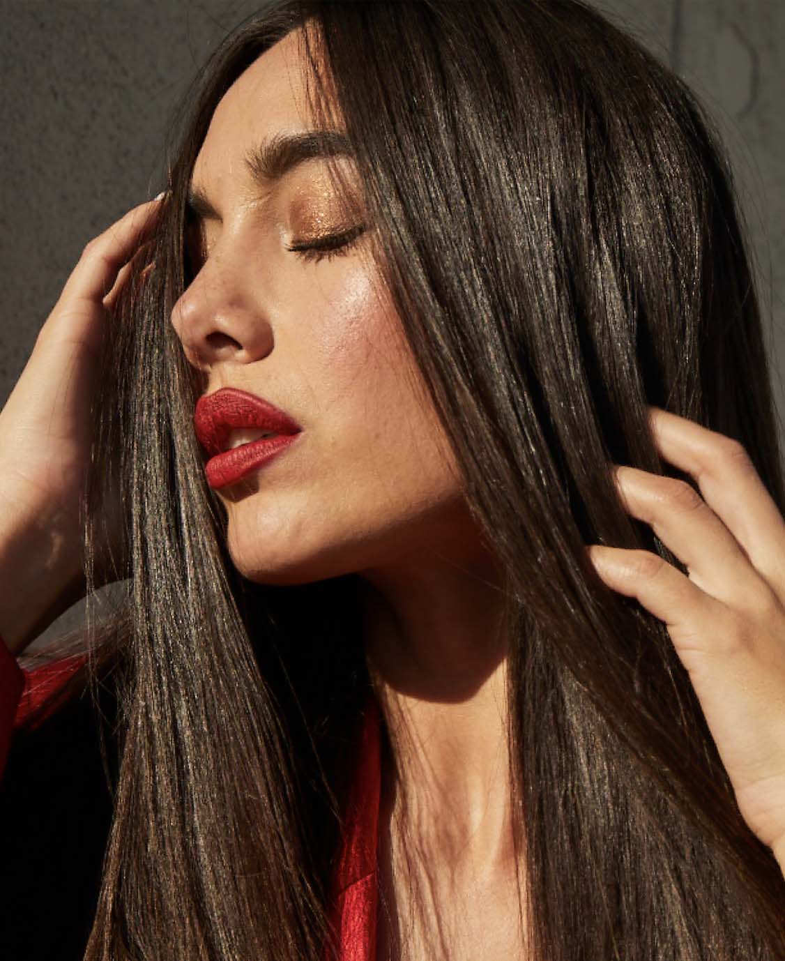 Best Smoothing Spray for Frizzy Hair - Tames Flyaways & Adds Shine - Perfect for Daily Styling & Heat Protection