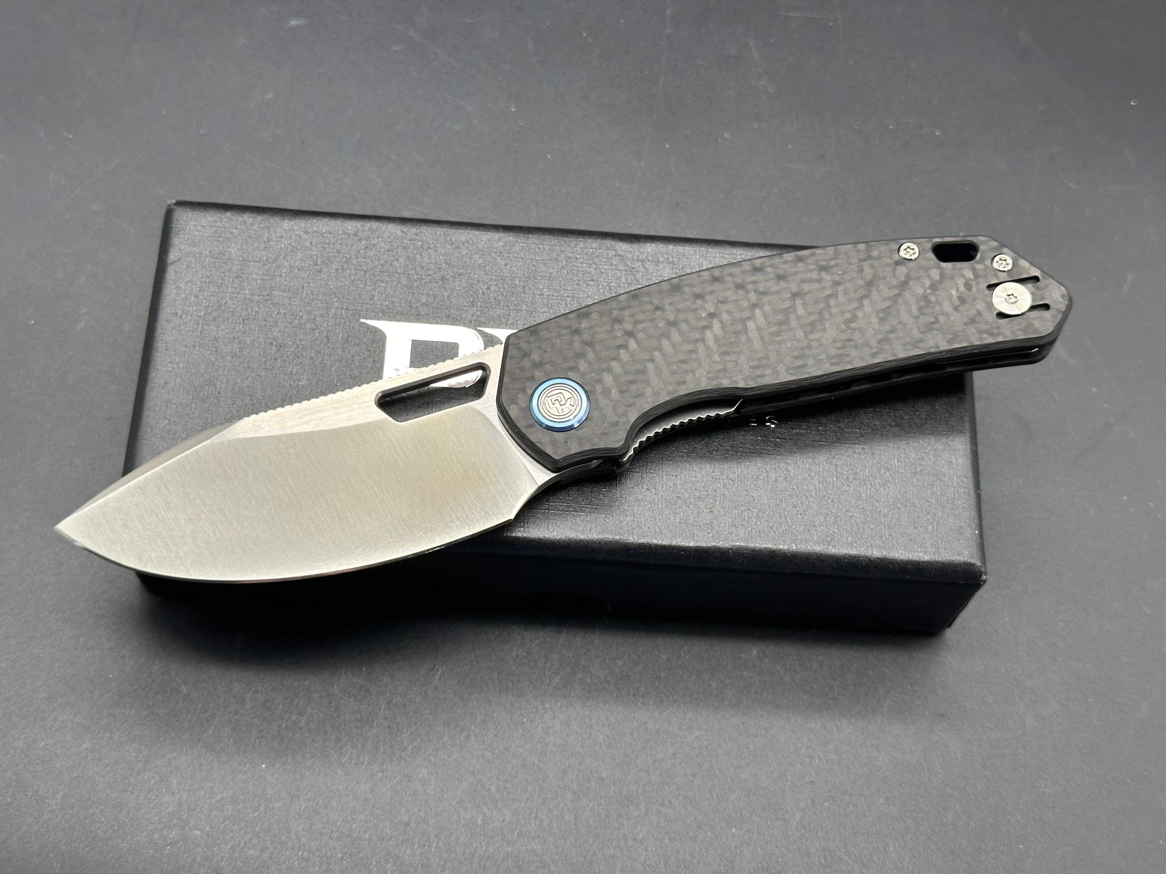 DIVO KNIVES GROWLER V2 Pocket Knife - 154CM Satin Plain Edge Blade with Carbon Fiber Handle - EDC Folding Knife for Camping, Hiking & Outdoor Adventures