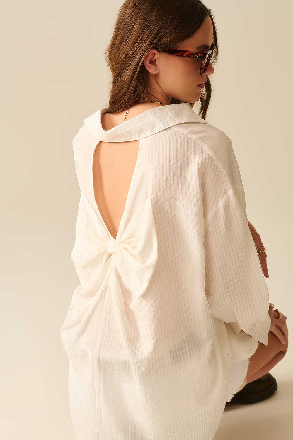 Oversized White Shirt with Back Bow Tie - Elegant Loose Fit Blouse for Women, Perfect for Casual Outings, Office Wear, and Date Nights