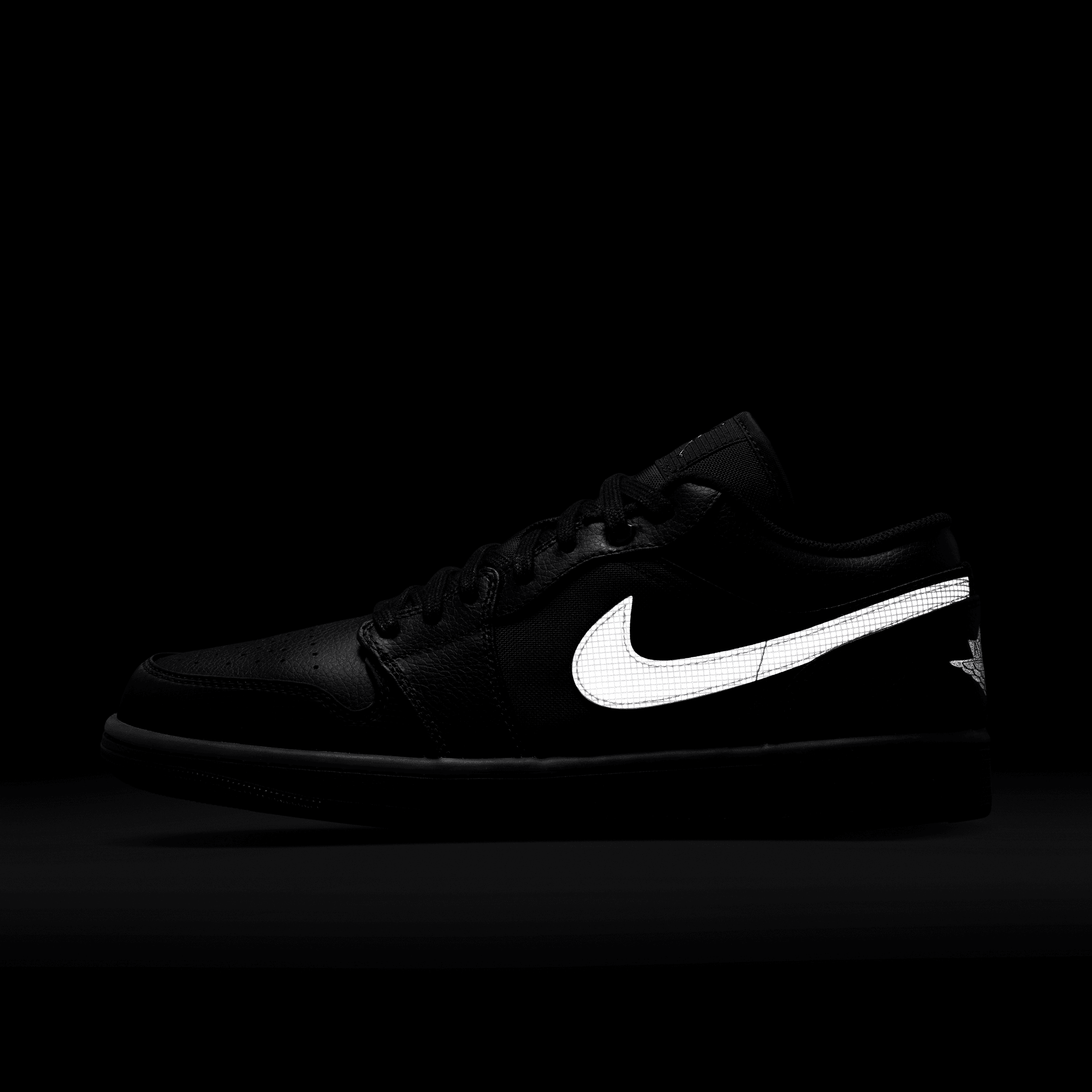 Air Jordan 1 Low SE Sneakers - Men's Dark Gum Soles Basketball Shoes for Casual Wear & Street Style | Perfect for Everyday Comfort & Urban Fashion