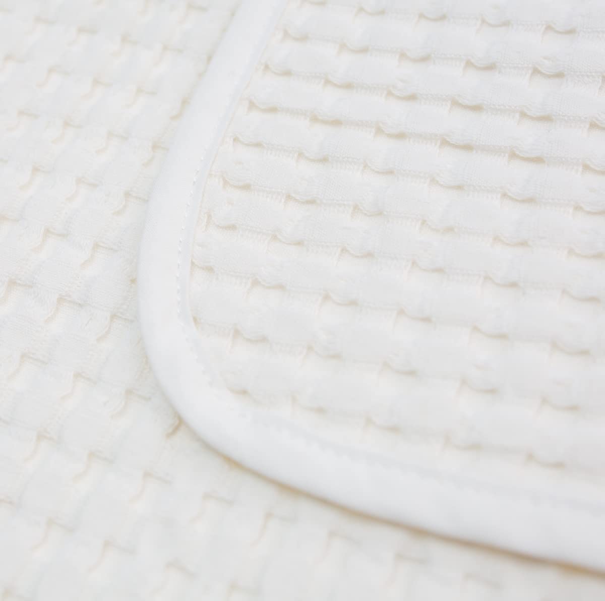 Lulujo Soft Cotton Baby Blanket - Waffle Weave Blanket for Newborns & Infants - Breathable & Cozy Vanilla Blanket - Perfect for Nursery, Swaddling & Stroller Use