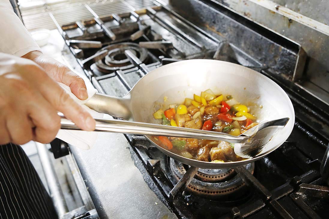 EBM Pure Titanium Ultra Lightweight Wok - 10.6 Inch (27 cm) Non-Stick Frying Pan for Healthy Cooking | Perfect for Stir-Fry, Sauteing & Asian Cuisine | Induction Compatible & Durable Kitchen Essential
