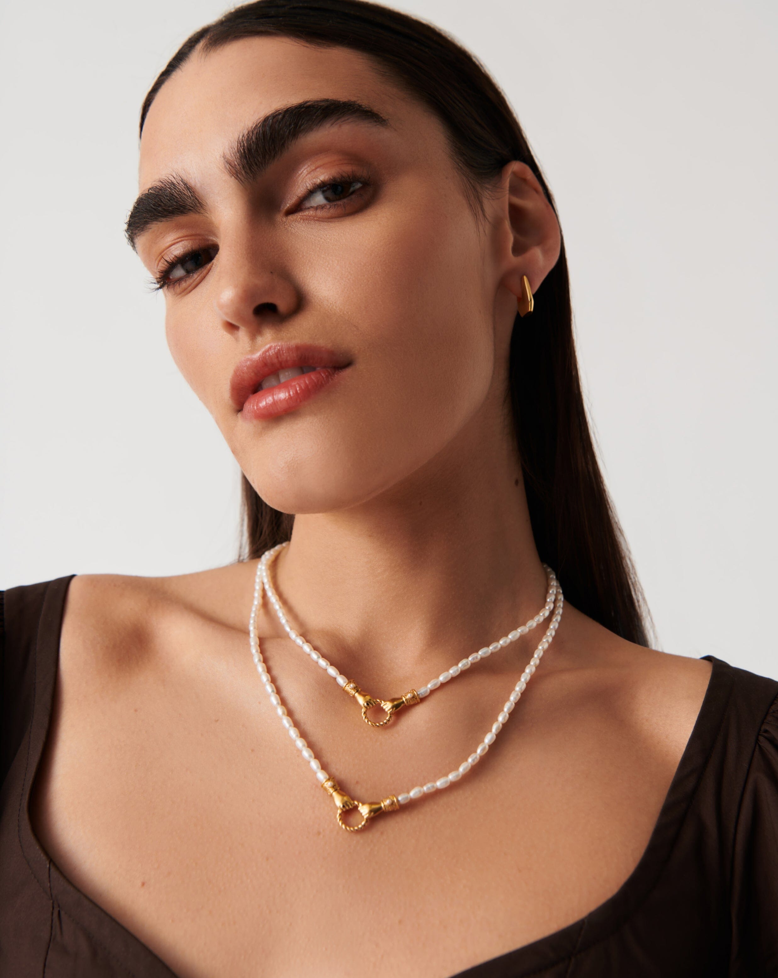 Harris Reed Medium In Good Hands Pearl Pendant Necklace - Elegant Pearl Jewelry for Women, Dainty Layering Necklace, Gift for Her - Perfect for Weddings, Date Nights & Special Occasions