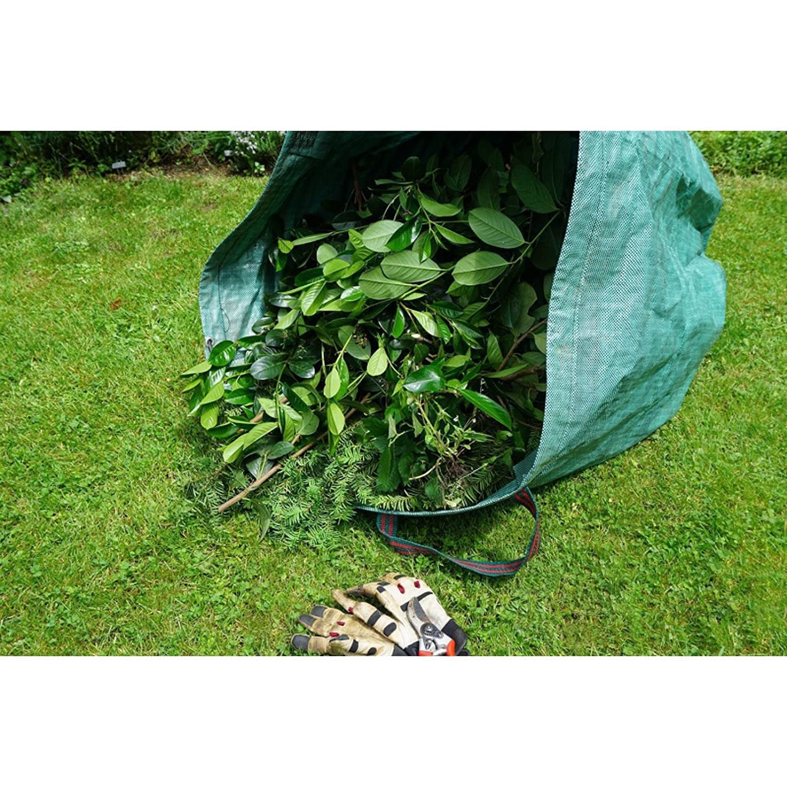 Heavy Duty Garden Waste Bags - 30 Gallon Waterproof Leaf & Grass Bags with Handles - Extra Strong Tear Resistant Yard Waste Sacks - Perfect for Lawn Cleaning, Leaf Collection & Yard Waste Disposal (Green)