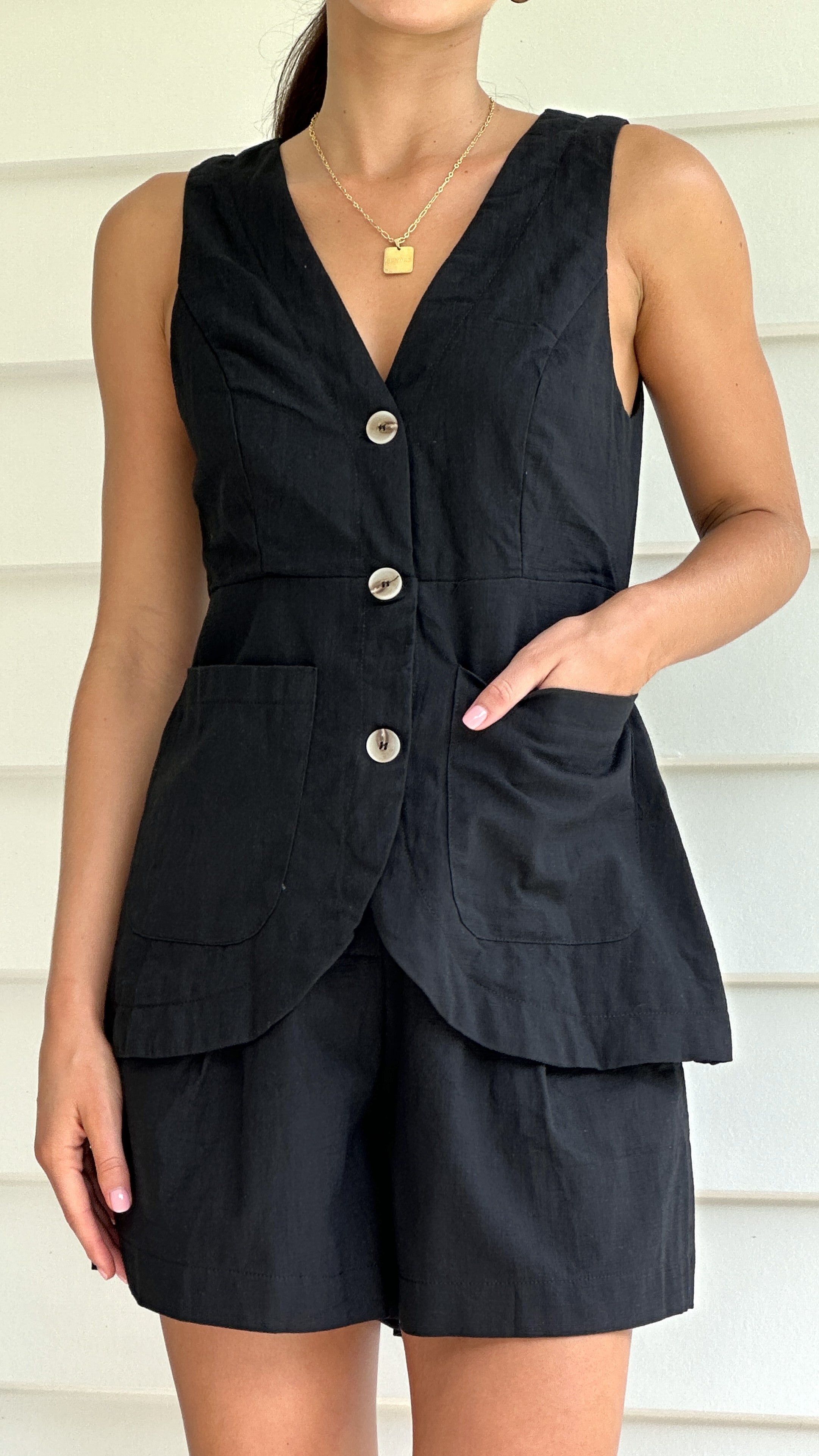 Gloria Vest for Women - Stylish Black Sleeveless Jacket for Casual Wear, Layering & Outdoor Activities