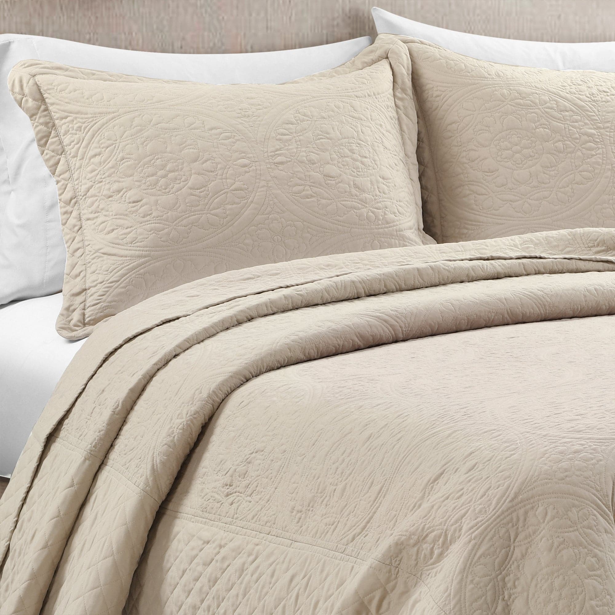 Medallion Scalloped Edge Oversized Bedspread Set - King Size Luxury Bedding with Embroidered Design for Master Bedroom, Guest Room & Hotel Decor