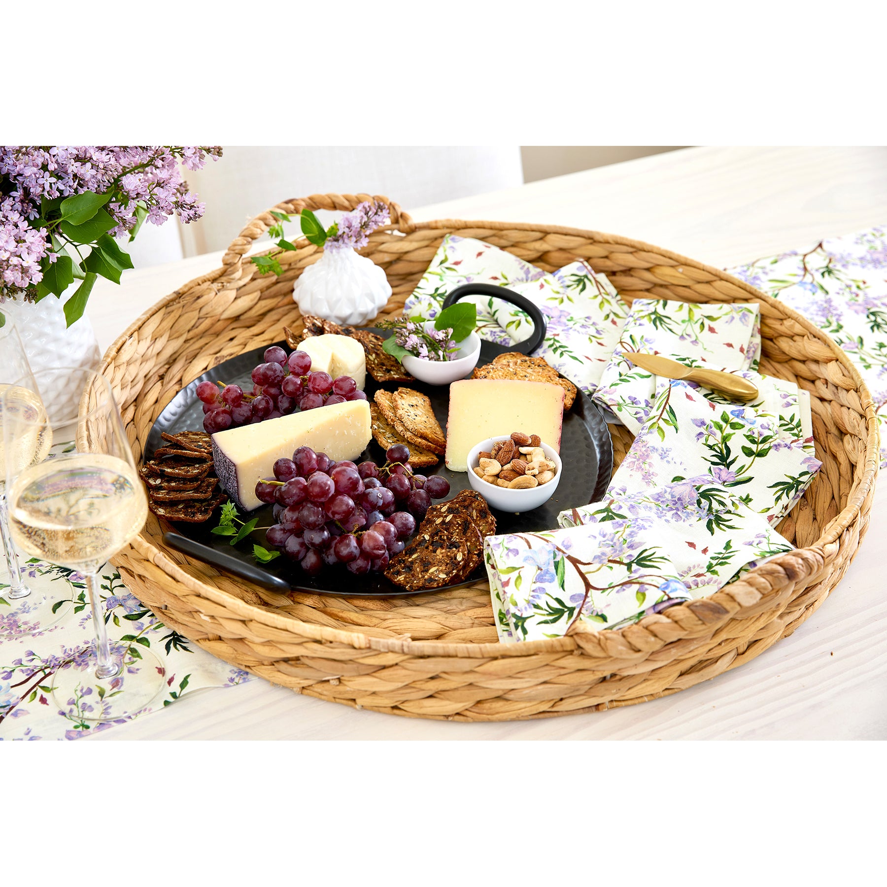 Elegant Lilac Floral Table Runner - Perfect for Dining Room Decor, Wedding Centerpiece & Spring Home Decor