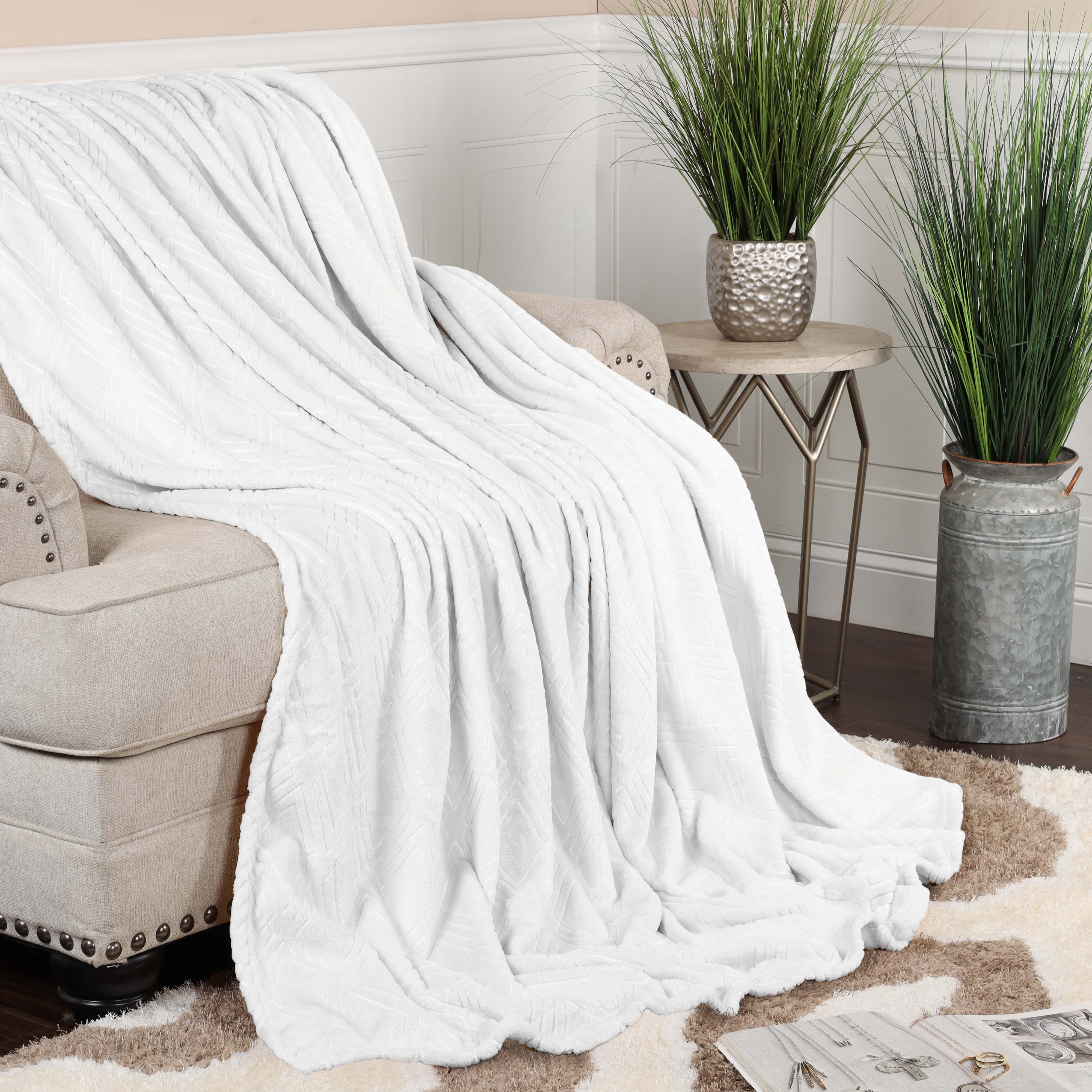 Premium Alaska Diamond Plush Fleece Blanket - Ultra Soft & Cozy Throw for Bed, Sofa, and Travel - Warm Winter Blanket for Home, Office, and Camping