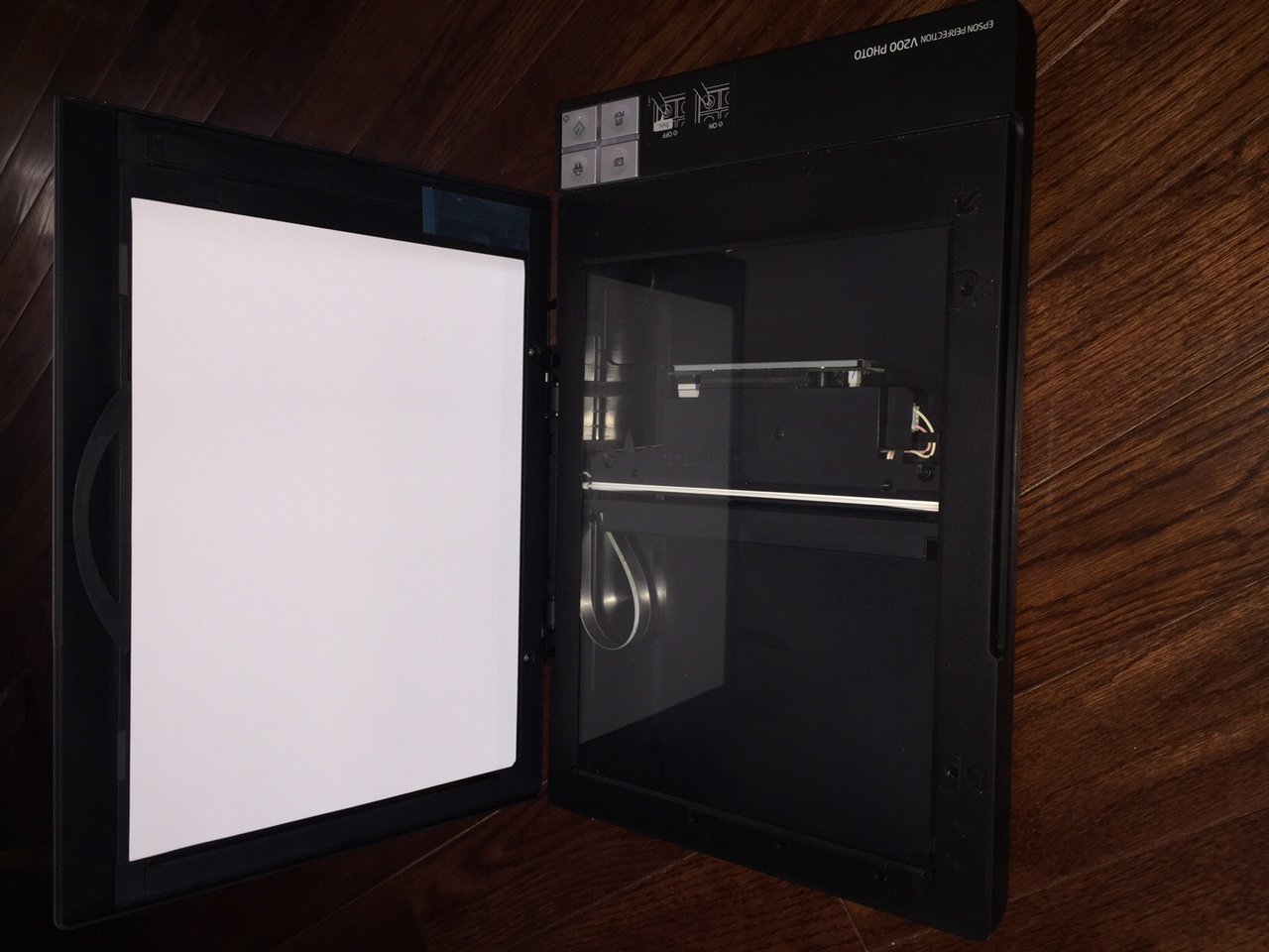 Epson Perfection V200 Photo Scanner - High Resolution 4800x9600dpi Flatbed Scanner with USB Connectivity for Home Office, Document Scanning & Photo Digitizing