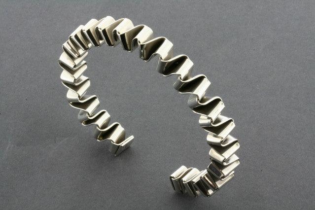 Geometric Folded Cuff Bracelet for Women - Stylish Minimalist Bangle for Everyday Wear & Fashion Accessories