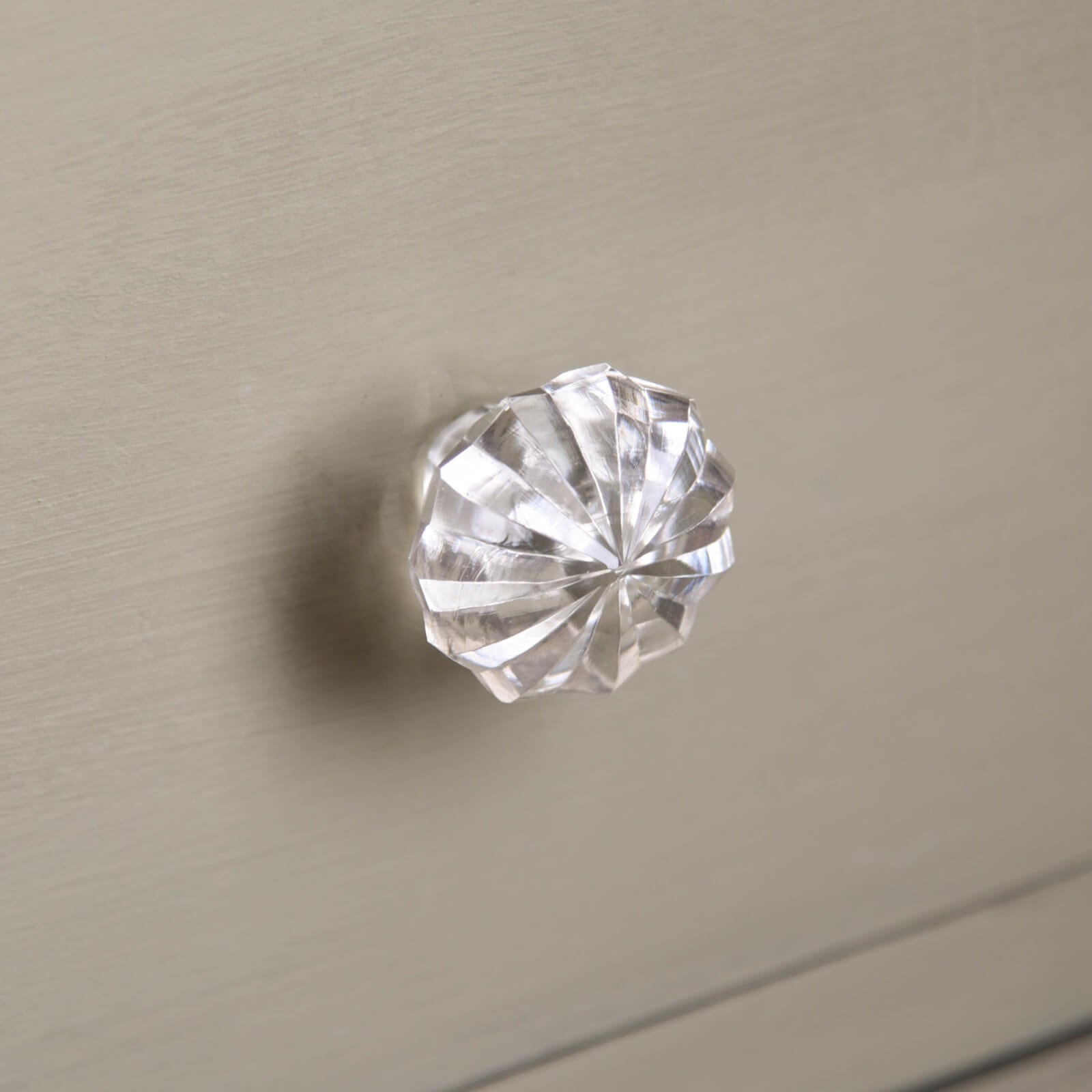 Vintage Glass Cabinet Knobs - Elegant Crystal Drawer Pulls for Kitchen & Bathroom - Perfect for Home Decor & Furniture Upgrade