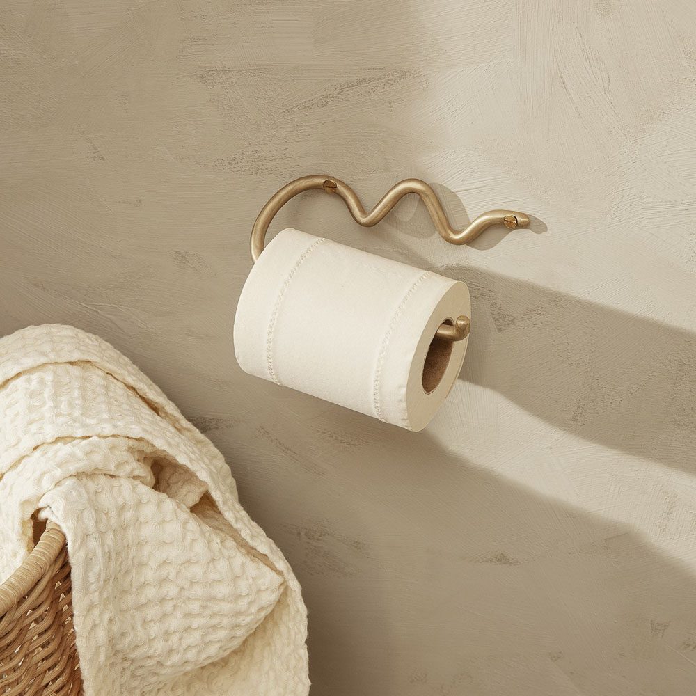 FERM LIVING Curvature Toilet Paper Holder - Elegant Brass Bathroom Organizer for Modern & Luxury Home Decor | Perfect for Bathroom, Powder Room & Guest Toilet Organization