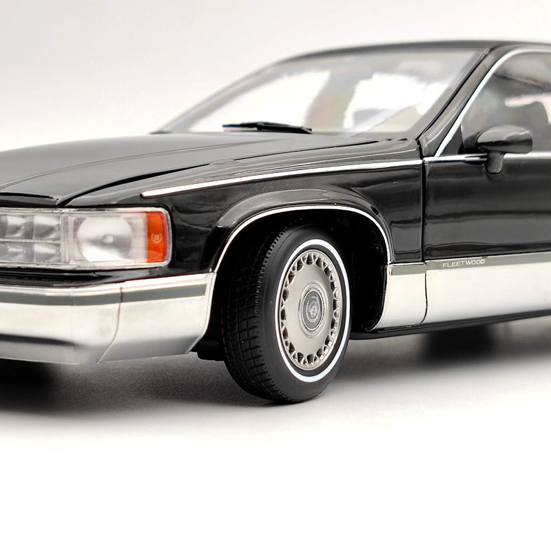 1993 Cadillac Fleetwood Sedan 1:18 Scale Diecast Model Car - Black Collectible Edition | Perfect for Car Enthusiasts, Display Cases & Gift Giving