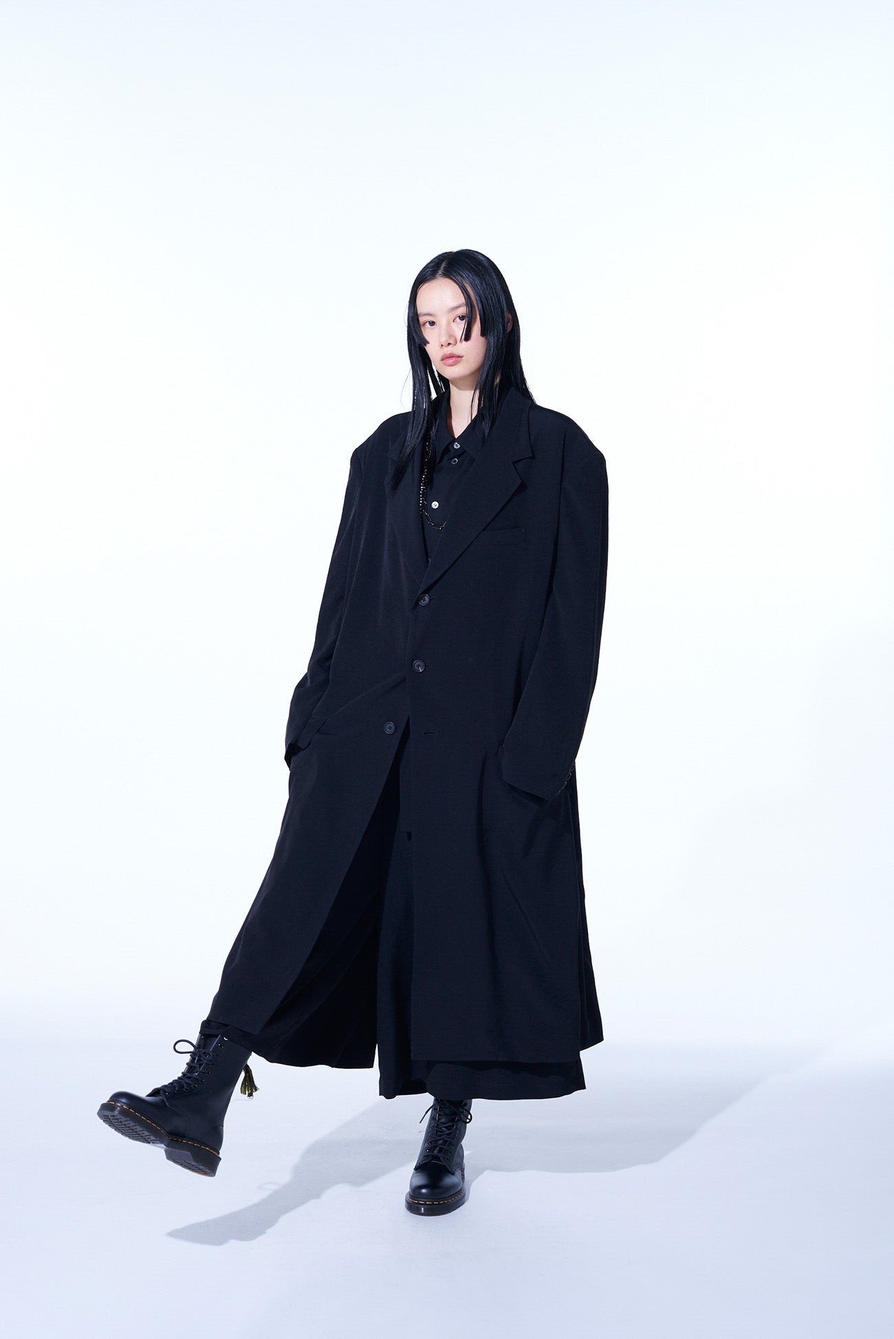 Elegant Crepe de Chine Oversized Notched Lapel Long Jacket for Women - Perfect for Office Wear, Evening Events & Special Occasions