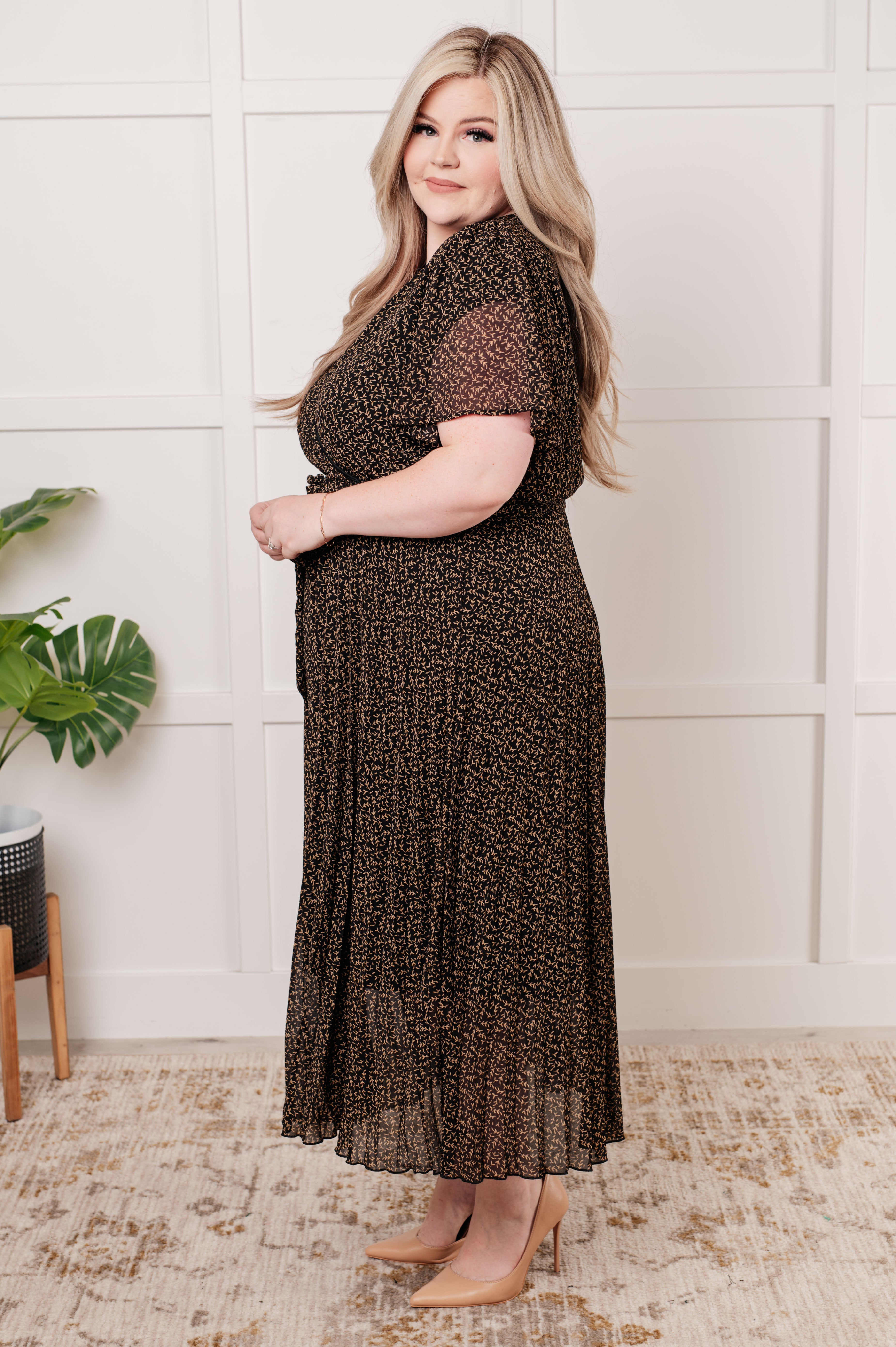Elegant Surplice Neckline Dress for Women - Chic & Flattering Party & Evening Wear