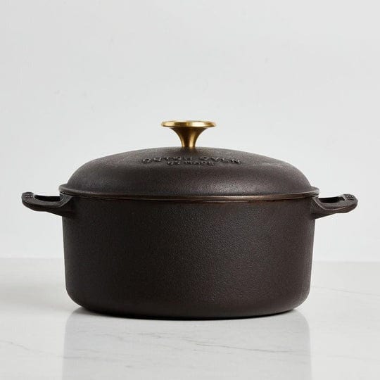 Smithey Vintage American Dutch Oven 5.5 Quart - Cast Iron Cookware Made in USA - Perfect for Camping, Baking & Family Dinners