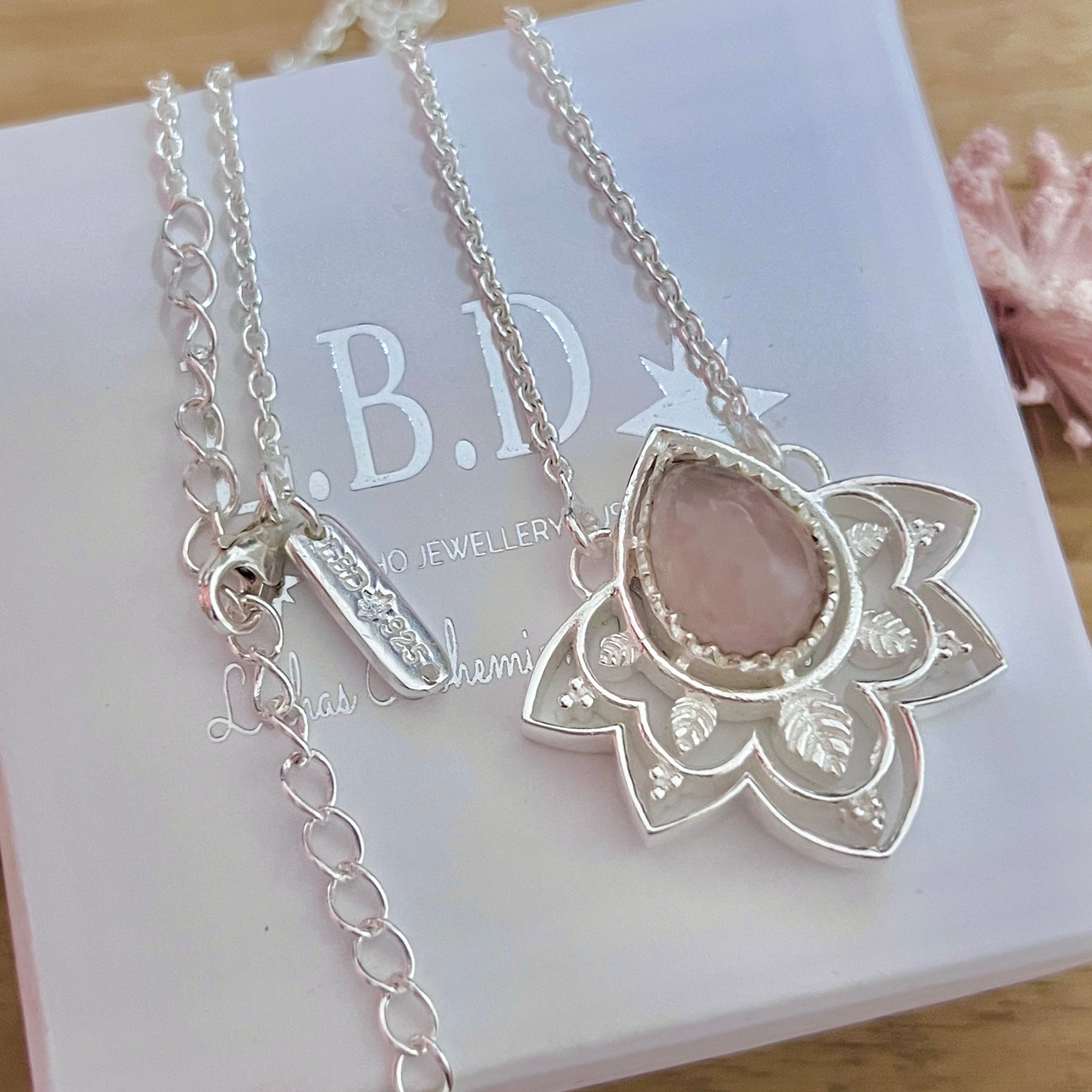 Laihas Daisly Boho Rose Quartz Necklace for Women - Healing Crystal Jewelry for Spiritual Energy & Chakra Balance - Perfect for Meditation, Yoga & Everyday Wear