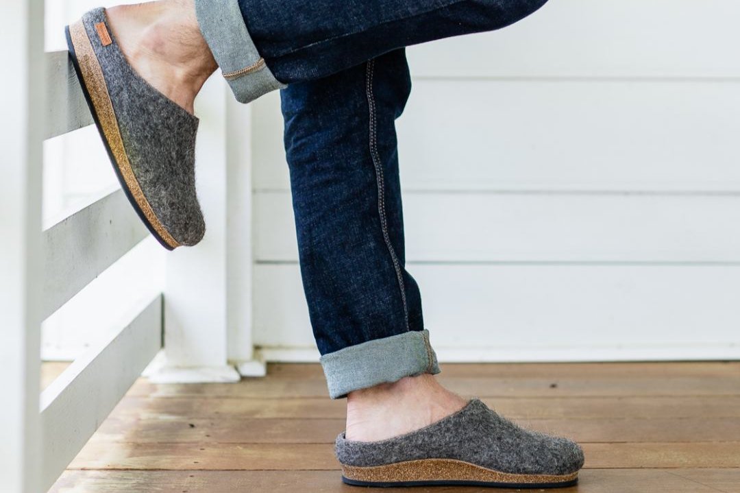 Eco-Friendly Men's Wool Clogs - Comfortable & Sustainable House Slippers for Indoor/Outdoor Use - Perfect for Home, Garden & Casual Wear
