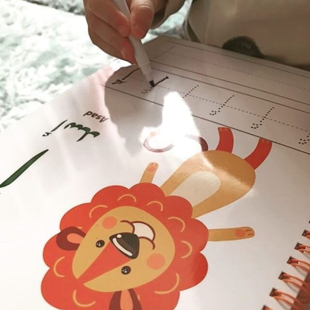 YallaLearn Write and Wipe Animals Book for Kids - Level One Learning Activity | Reusable Educational Toy for Preschool & Kindergarten | Perfect for Home, Classroom & Travel Use