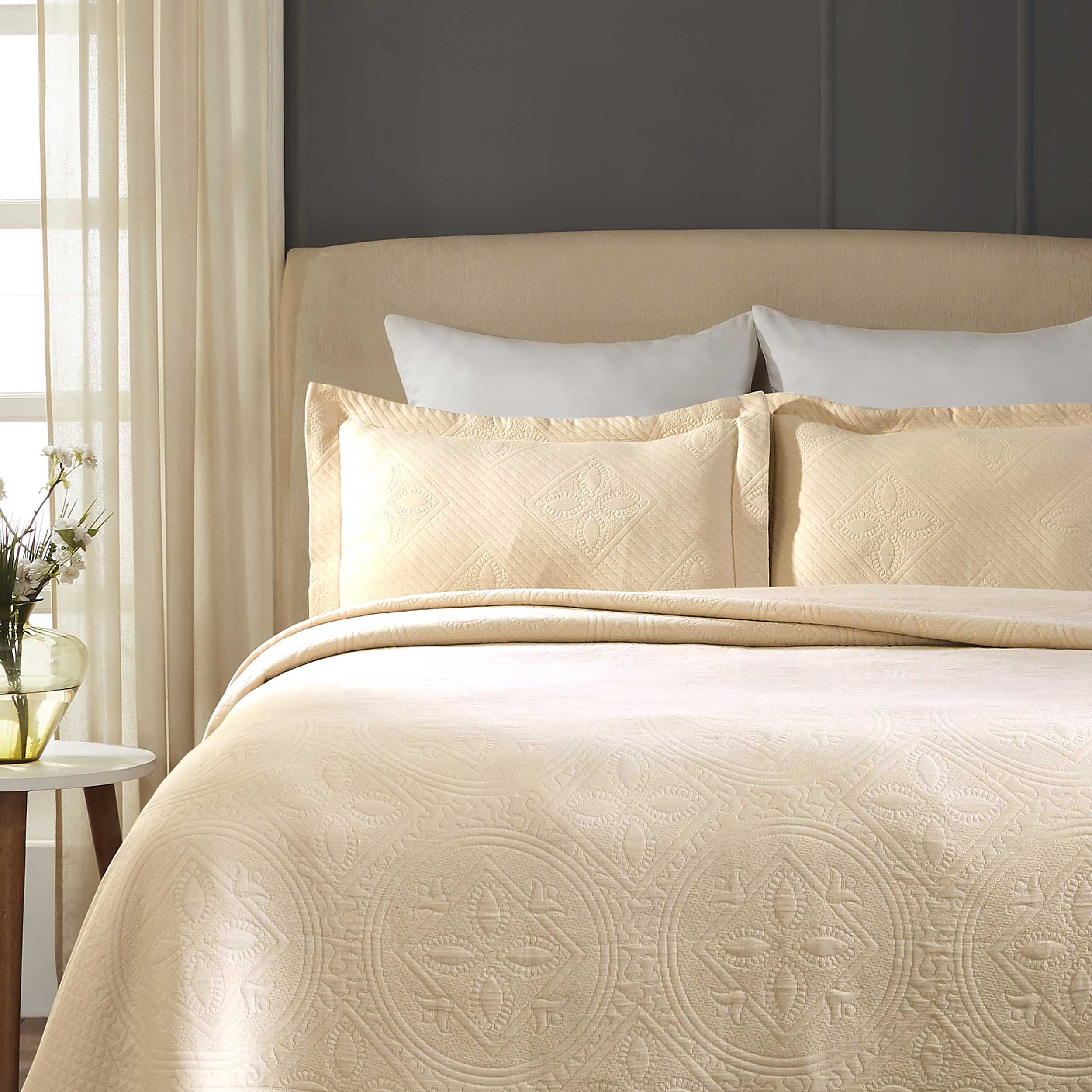 BLUENILEMILLS Blue Nile Mills Farmhouse Bedspread Set - Textured Cotton Celtic Circle Scalloped Quilt with Matching Shams, Rustic Farmhouse Bedding for Cozy Bedroom Decor | Perfect for Guest Rooms, Master Bedrooms & Vacation Homes