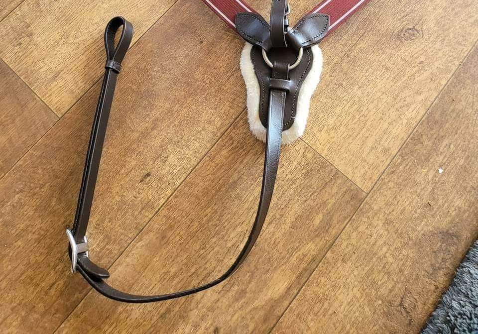 MEWATI Burgundy/Maroon Elastic Breastplate Martingale for Horses with Running Attachment - Premium Vegetable-Tanned Leather, Durable Stainless Steel Hardware (Warmblood/Over Size) - Perfect for Trail Riding, Dressage & Show Jumping