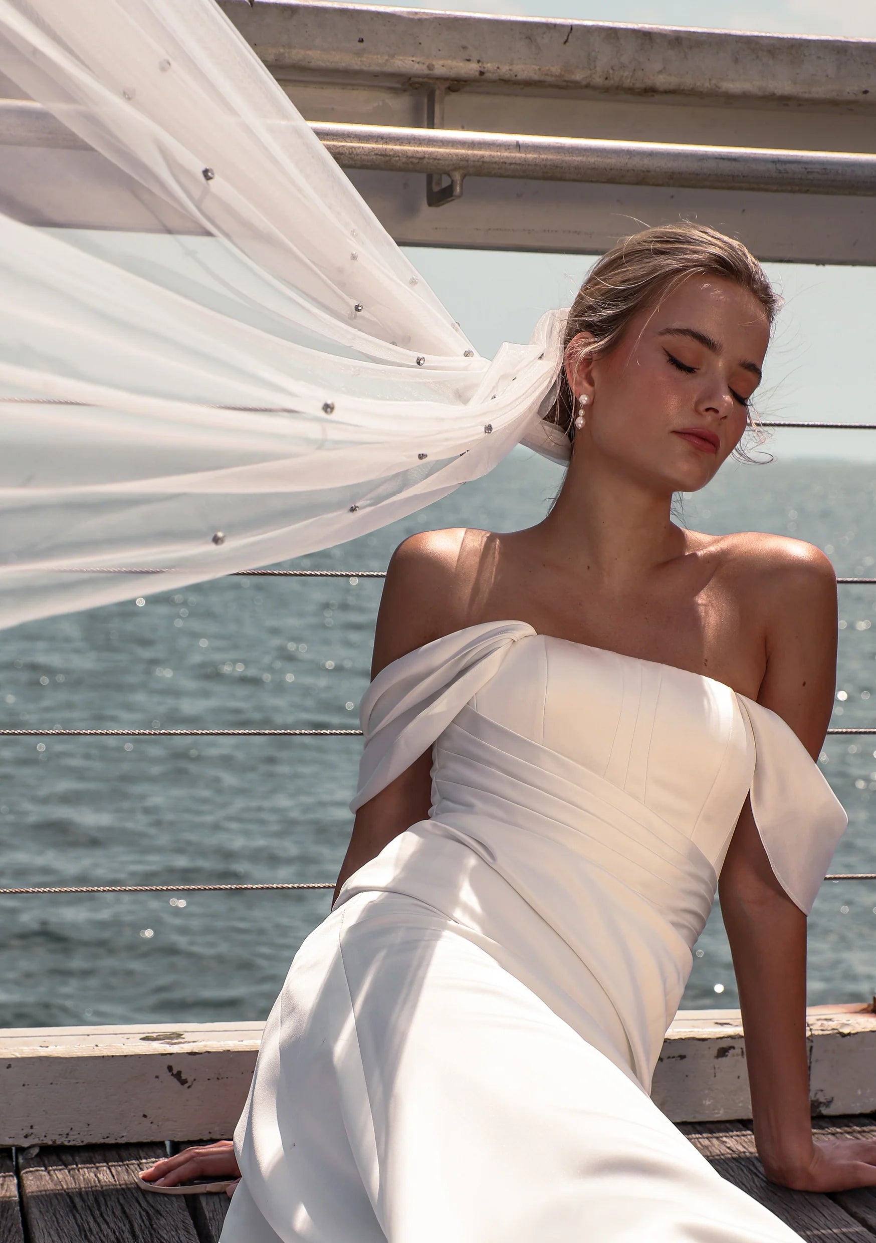 Lola Knight Ivory Crystal Single Tier Wedding Veil – Elegant Bridal Accessory for Church Ceremony & Outdoor Wedding Photography