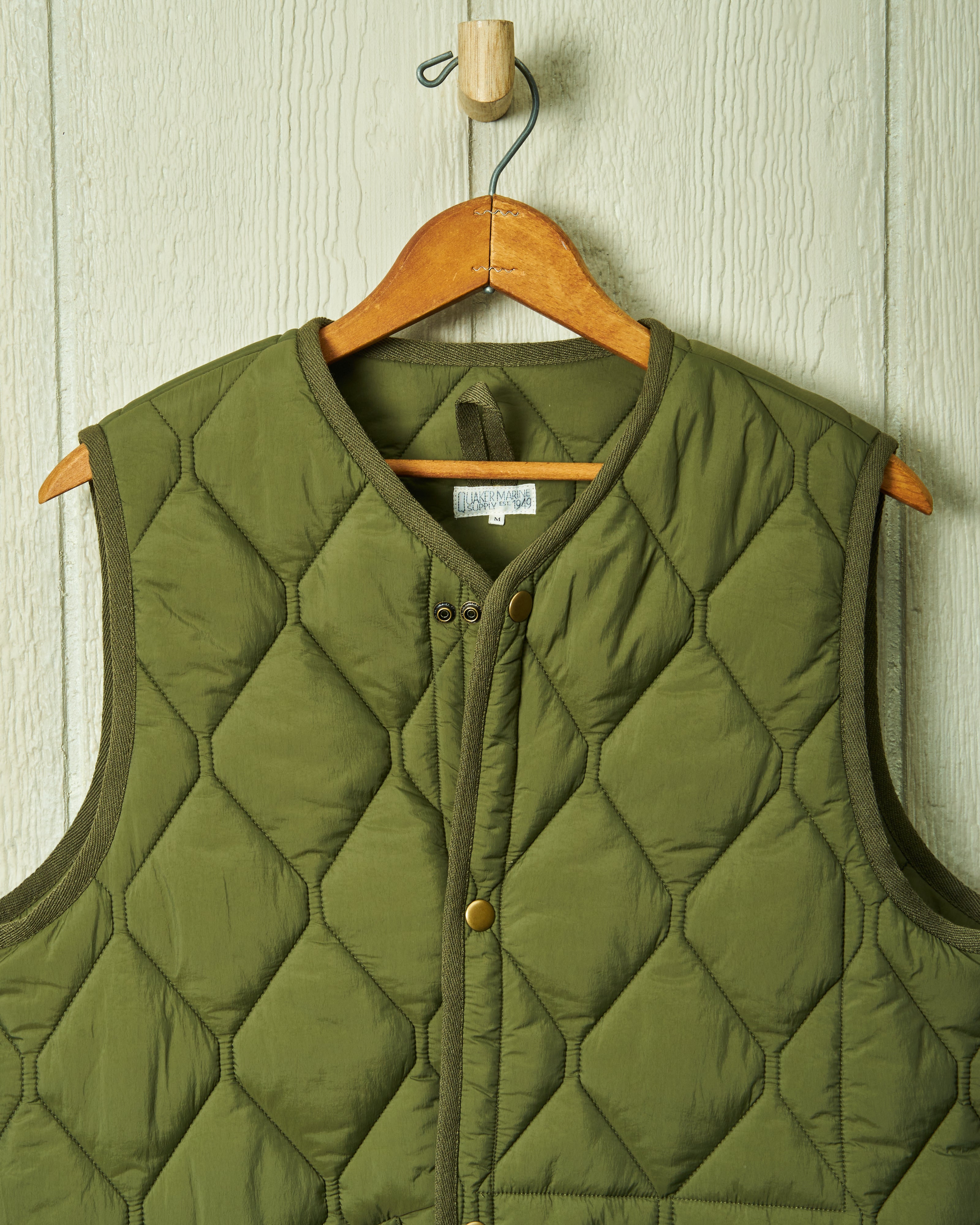 Quilted Vest for Women in Olive Green - Lightweight Puffer Vest for Fall & Winter - Perfect for Outdoor Activities, Hiking, and Casual Wear