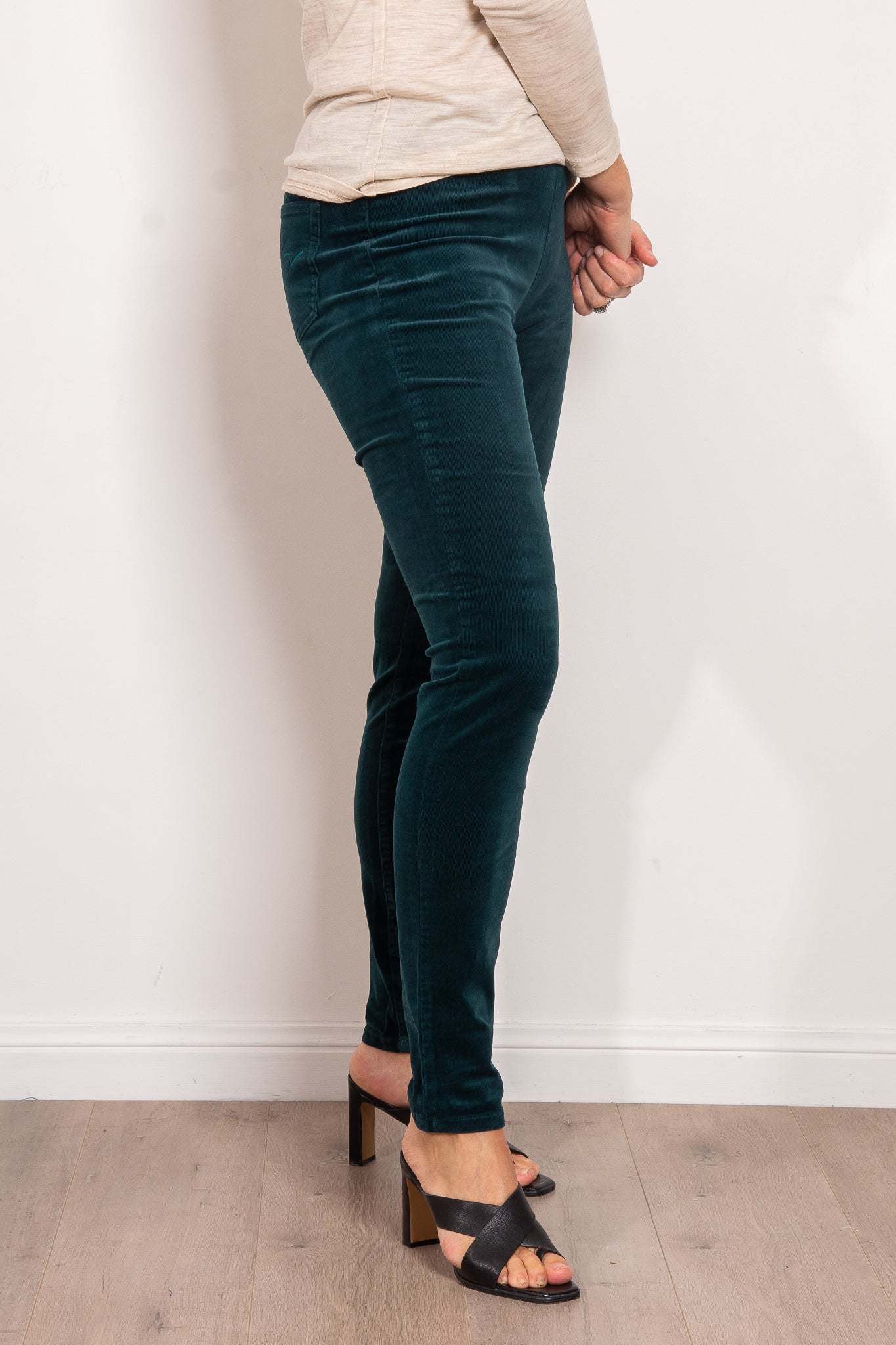 Vassalli Women's Fine Skinny Corduroy Pull On Pants - Stretch Comfort Fit for Work, Casual & Travel