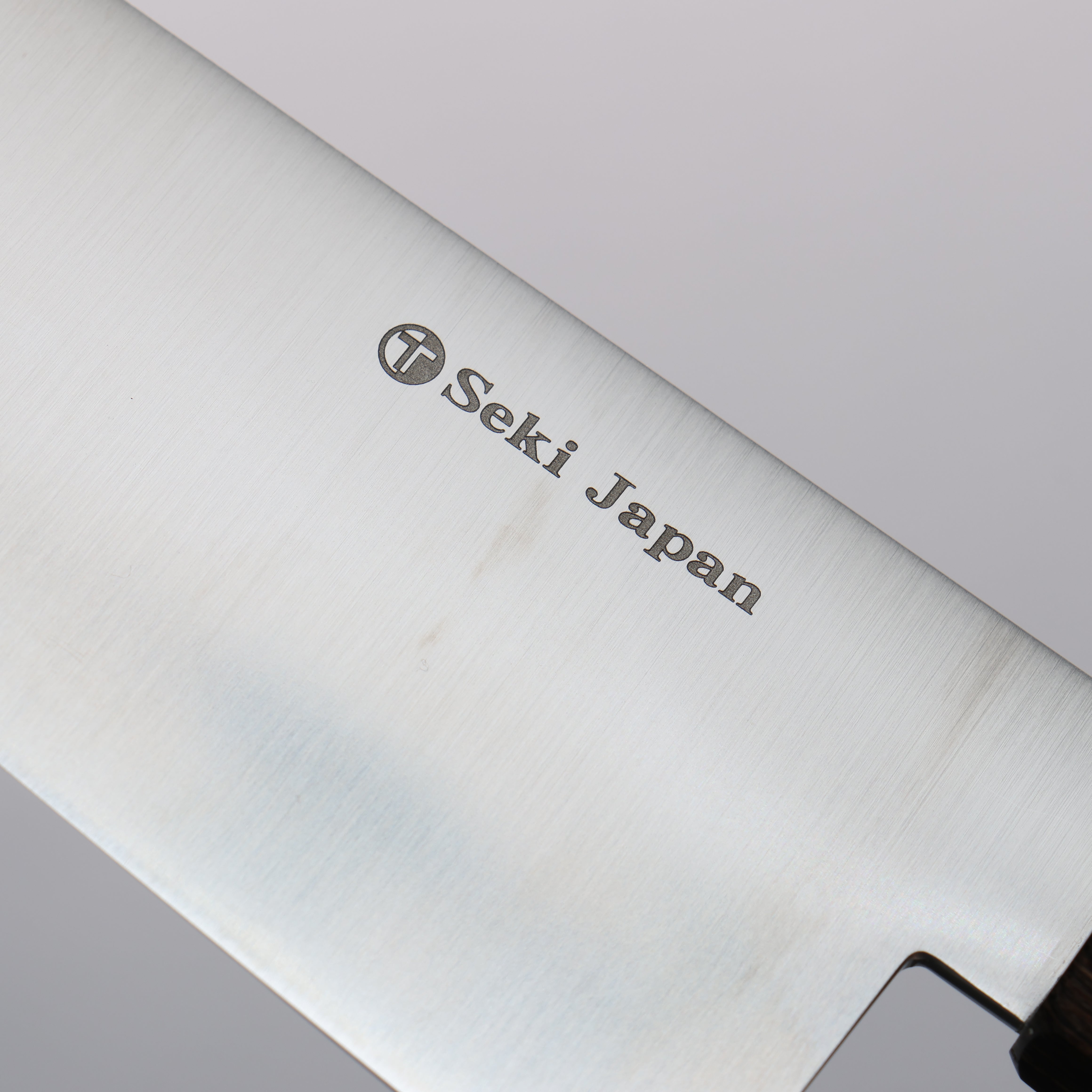 Premium Kanetsune Ichizu VG10 Gyuto 210mm Japanese Chef Knife - Brown Pakka Wood Handle - Perfect for Sushi, Meat Cutting & Professional Kitchen Use