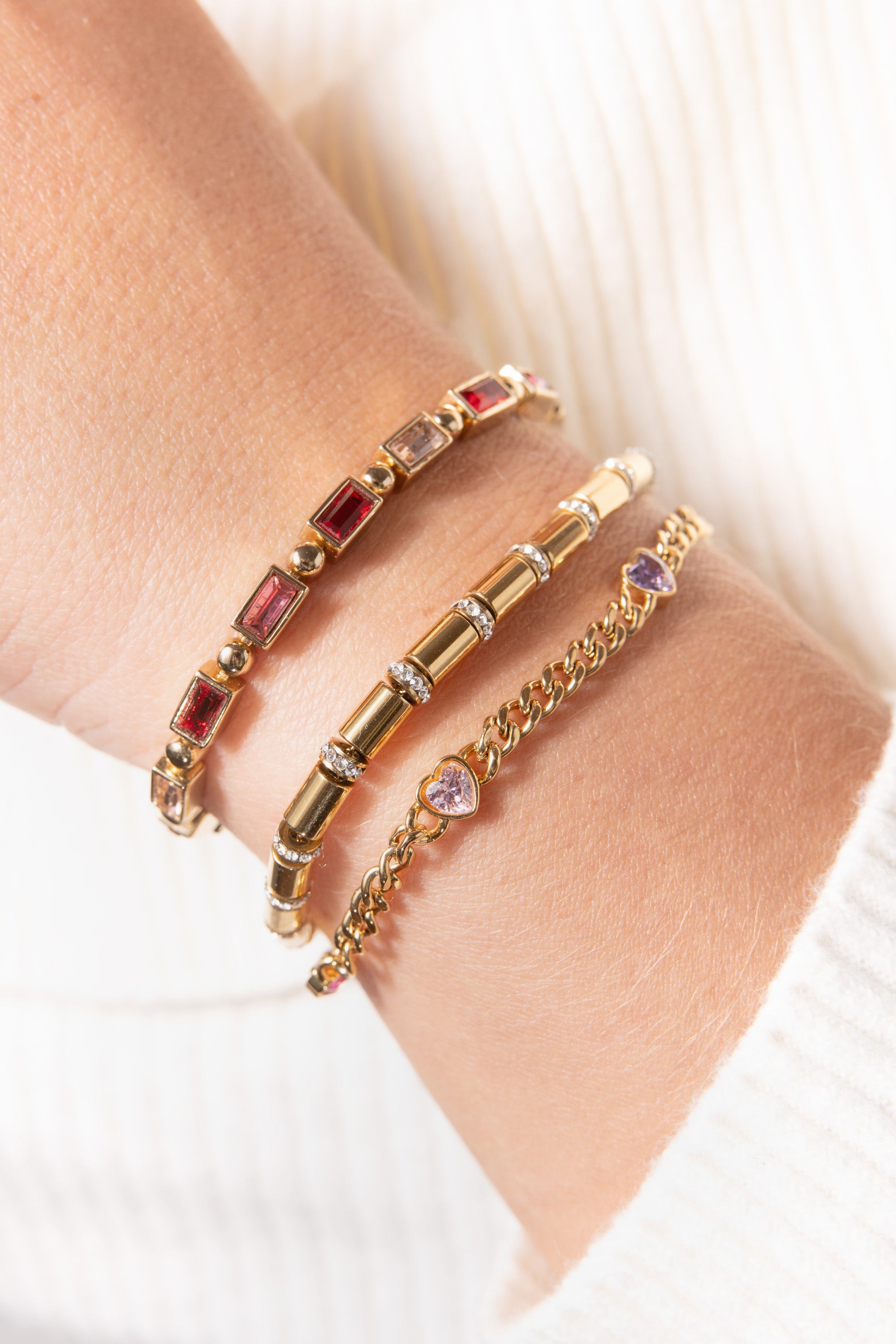 Elegant Heart Curb Chain Bracelet for Women - Dainty Gold/Silver Love Charm Jewelry Gift for Her - Perfect for Valentine's Day, Anniversary & Romantic Occasions