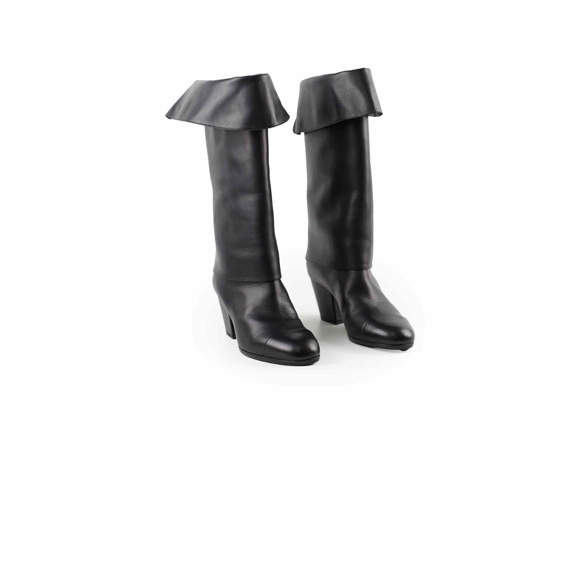 Chanel Black Leather Riding Boots Women's Size 39 - Elegant Equestrian & Winter Fashion Footwear for Riding, Casual Wear & Special Occasions