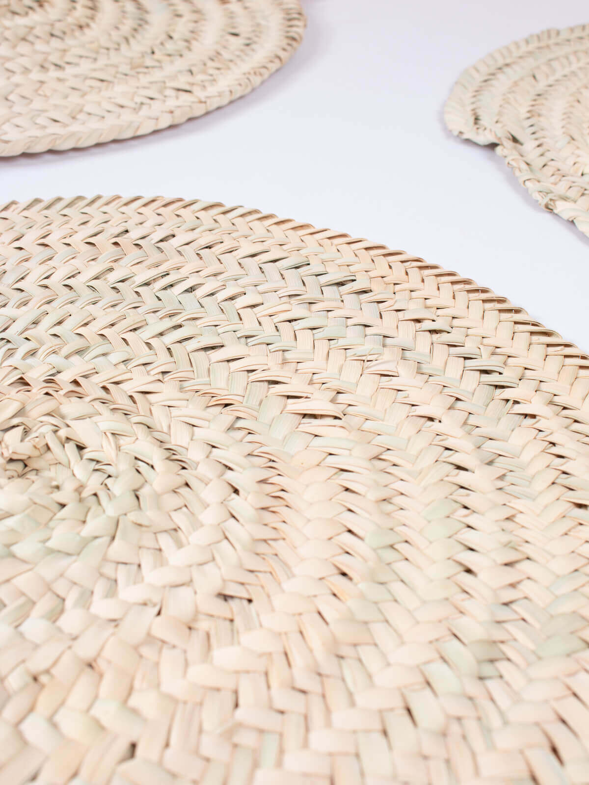 Natural Palm Leaf Placemats Set of 6 - Eco-Friendly Round Table Mats for Dining, Party, Picnic & Home Decor - Biodegradable & Durable Place Settings for Indoor Outdoor Use