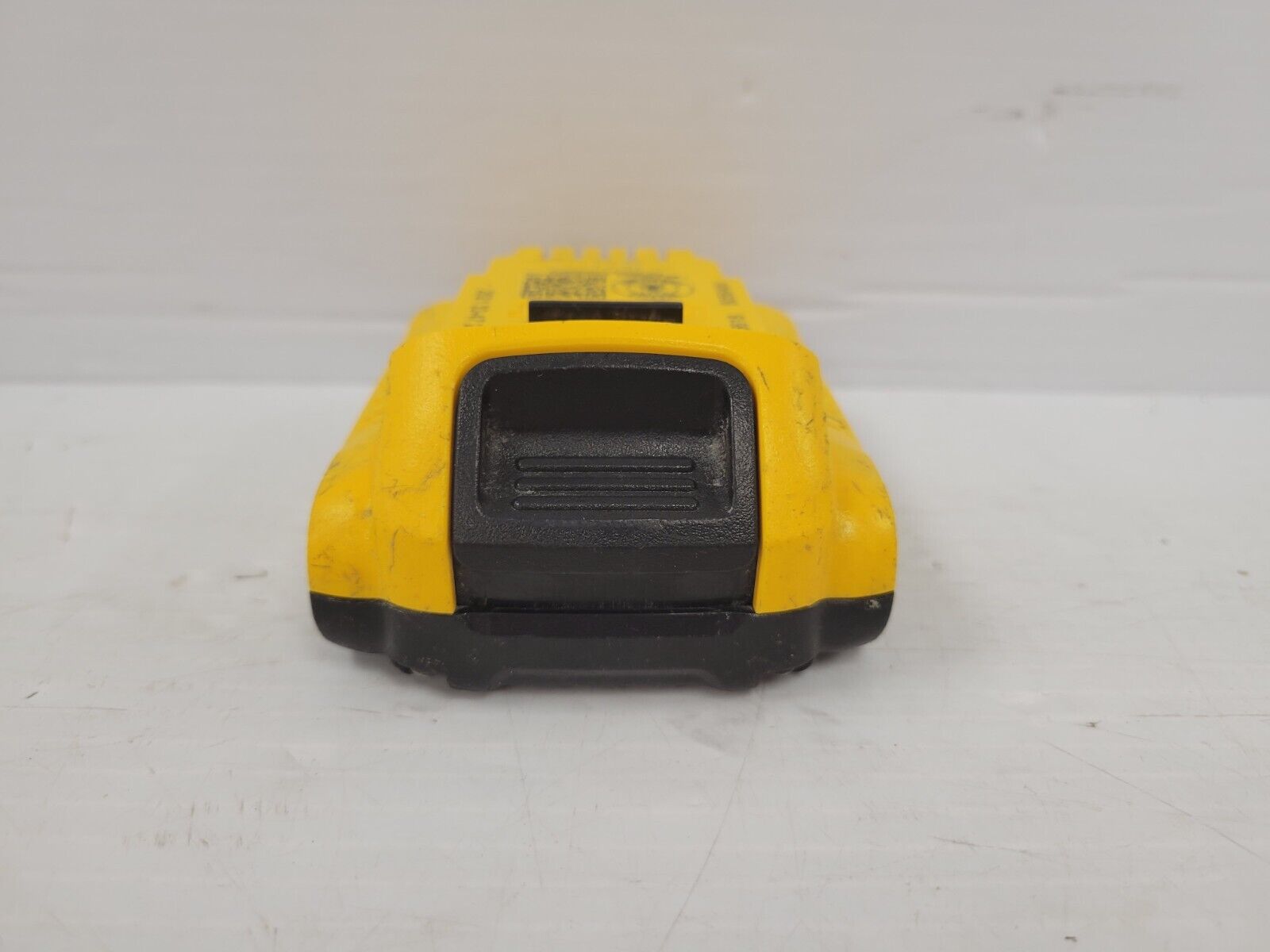 DEWALT DCB203 20V MAX Lithium-Ion Battery 2.0Ah Replacement for Power Tools - Compatible with Drills, Saws & Outdoor Equipment - Perfect for DIY Projects & Professional Construction Work