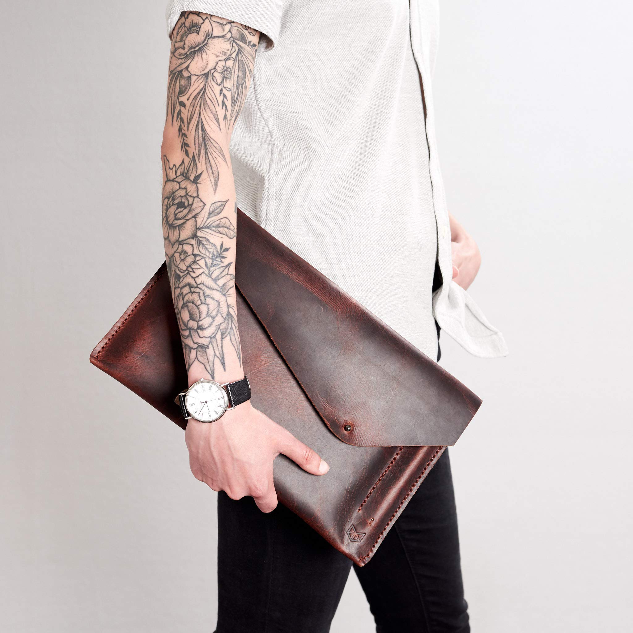 Premium reMarkable 2 Tablet Case - Handmade Red Brown Leather Folio Cover with Marker Holder | Protective Sleeve for E-ink Digital Paper | Perfect Gift for Men | Ideal for Business Professionals & Students