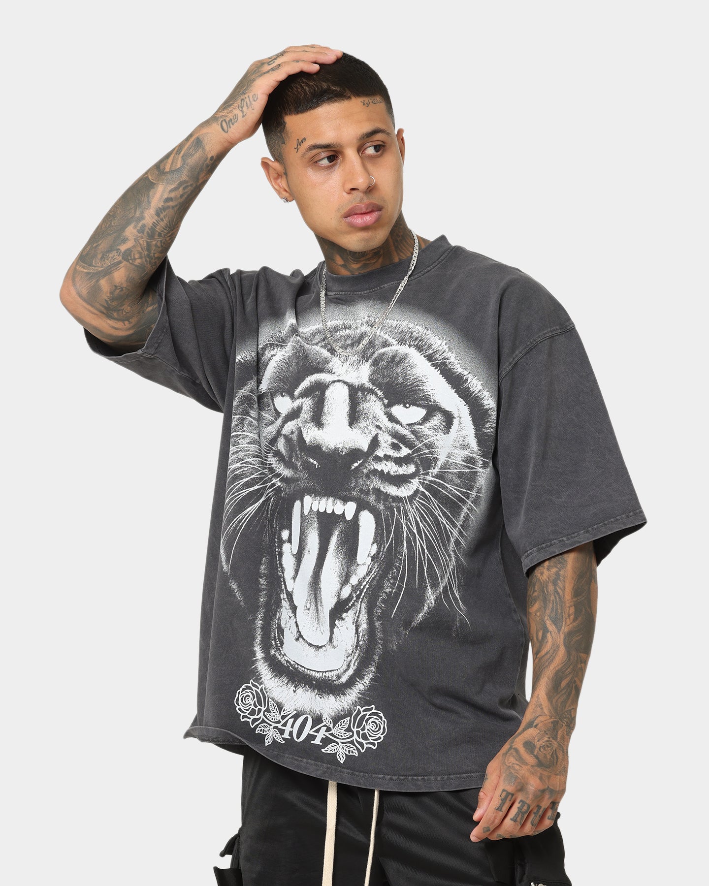404 Pantheress Vintage Graphic T-Shirt - Charcoal Grey Cotton Tee for Men & Women | Retro Streetwear, Casual Outfits & Music Festival Fashion